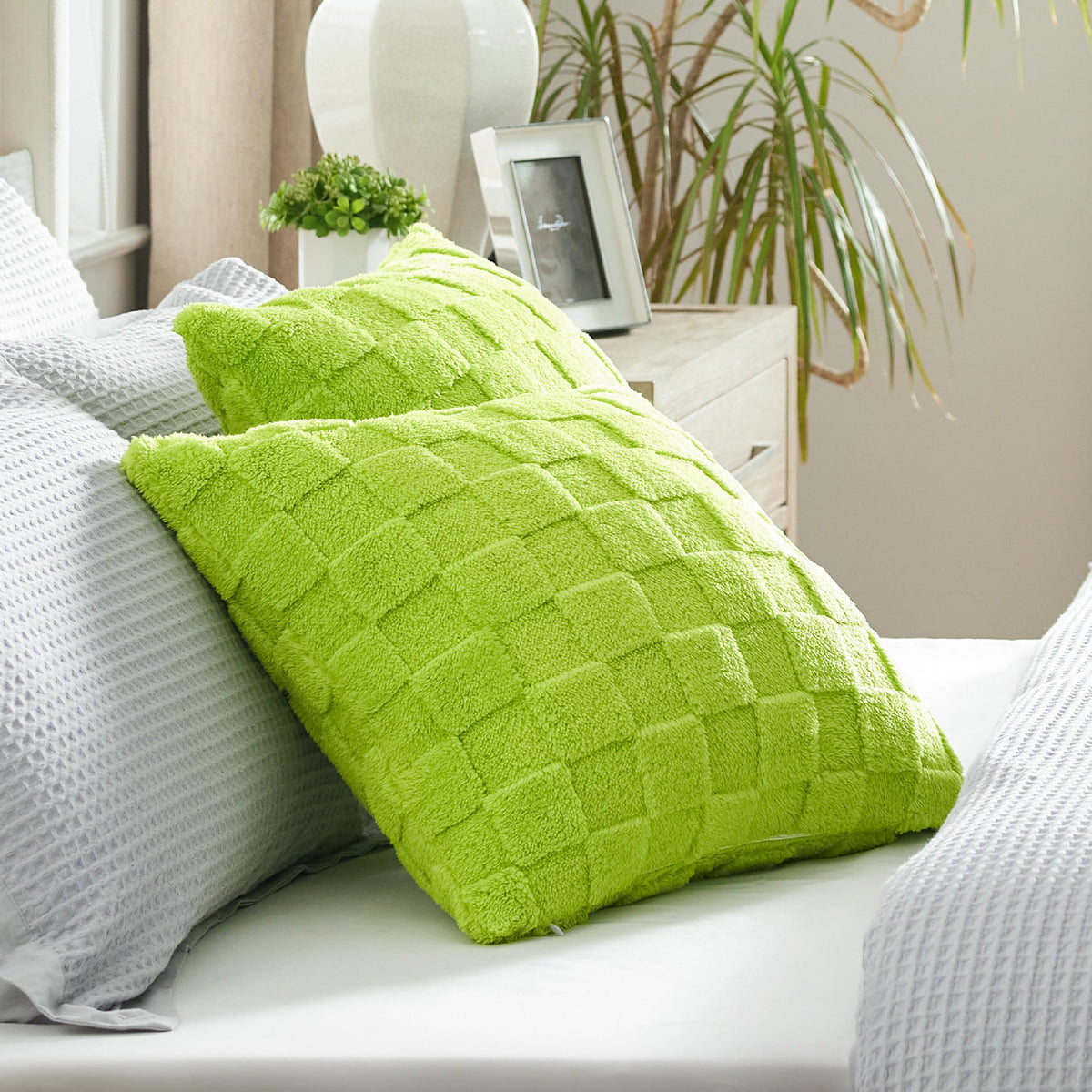 Bedsure Throw Pillow Covers - Pack Of 2, 18X18 Pillow Cover, Soft, Cozy, Fluffy, Checkered Design, Home Decor For Sofa, Couch, B