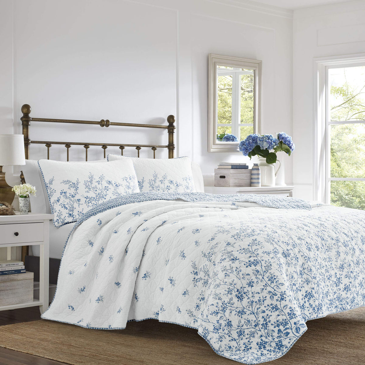 Laura Ashley Home - King Quilt Set, Reversible Cotton Bedding With Matching Shams, Pre-Washed Home Decor For Added Softness (Flo
