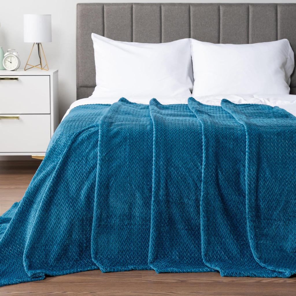 Pavilia Soft Fleece Teal Blue Throw Blanket For Couch, Lightweight Plush Warm Blankets For Bed, Fuzzy Cozy Flannel Blanket Throw