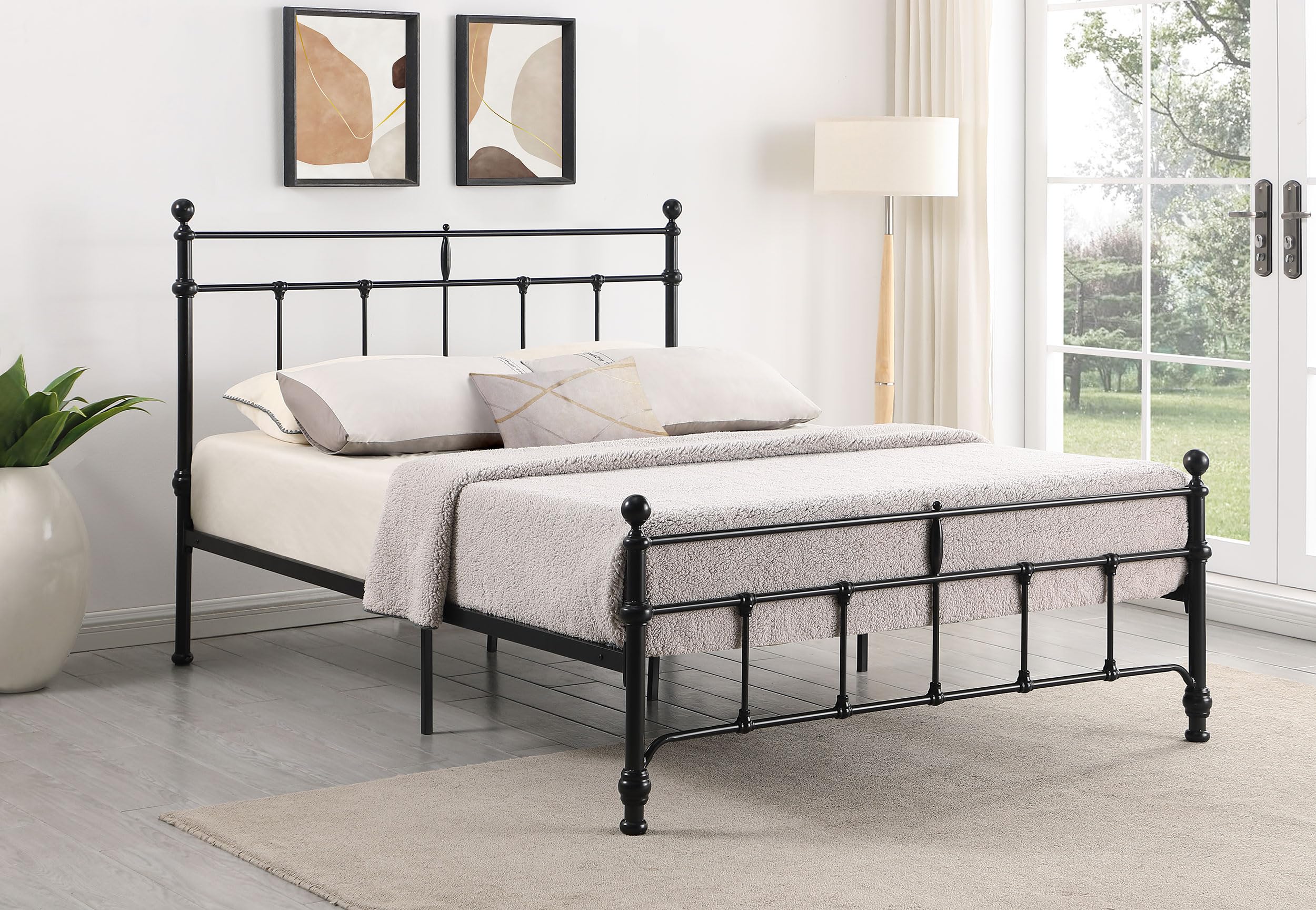 Coaster Home Furnishings Novak Traditional Metal Queen Size Open Frame Bed Frame Platform Bed 48-inch Headboard Matte Black 316001Q