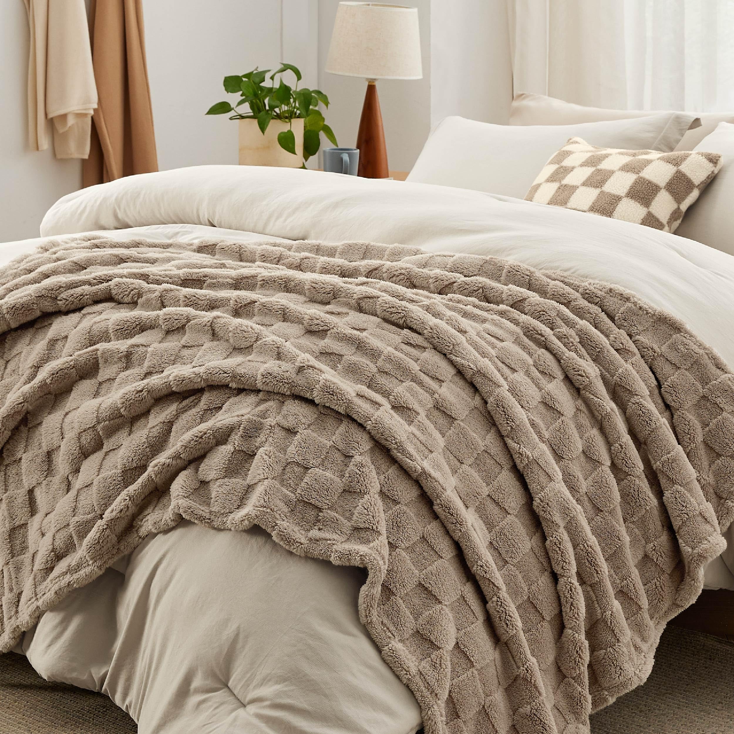 Bedsure California King Comforter Set 5 Pieces - Bed In A Bag With Checkered Throw Blanket And Decorative Pillow, Lightweight Be
