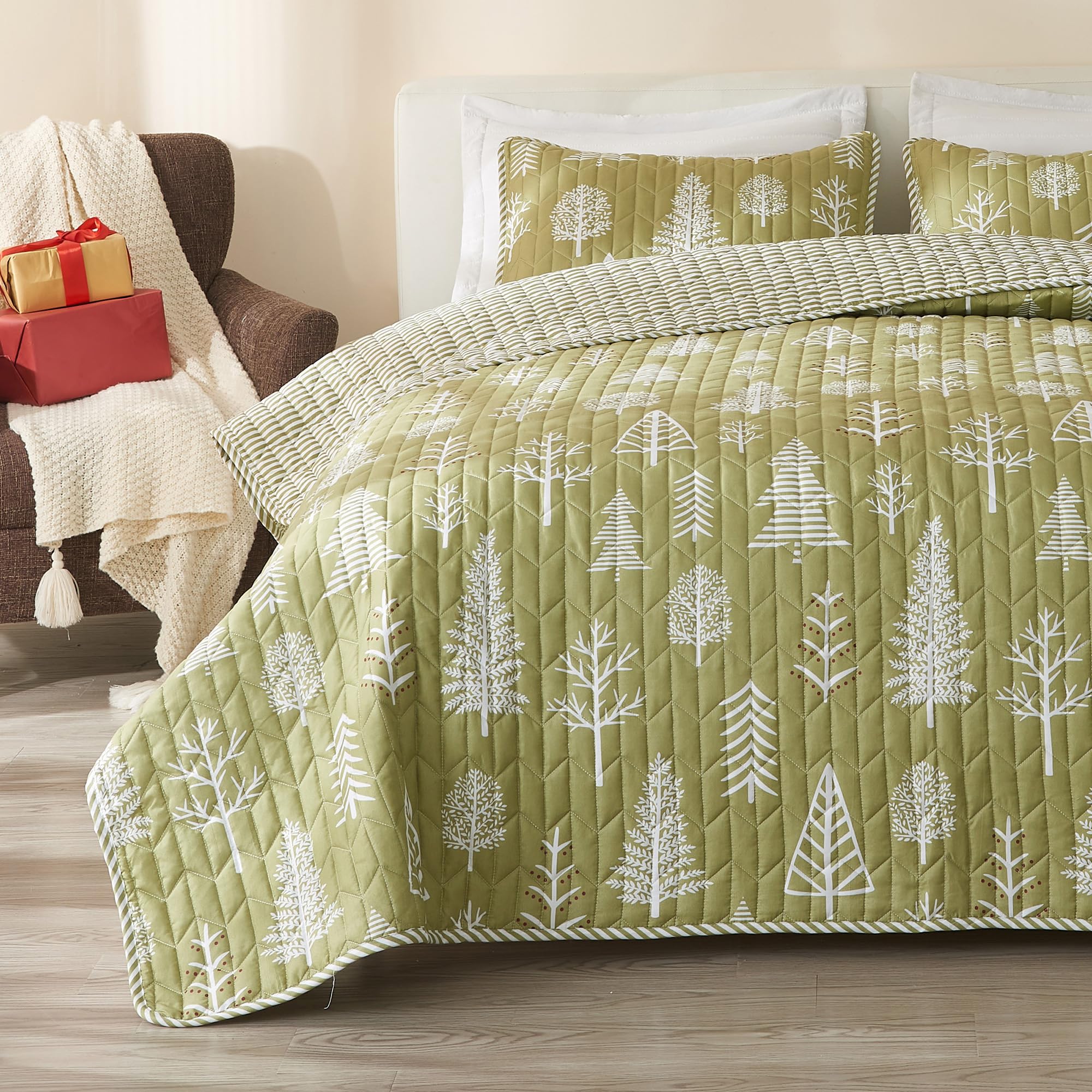 Great Bay Home King Reversible Rustic Lodge Sage And Red Bedspread Quilt With Shams - All Season Cabin Forest Coverlet Bedding Set (Includes 1 Quilt, 2 Pillow Shams)