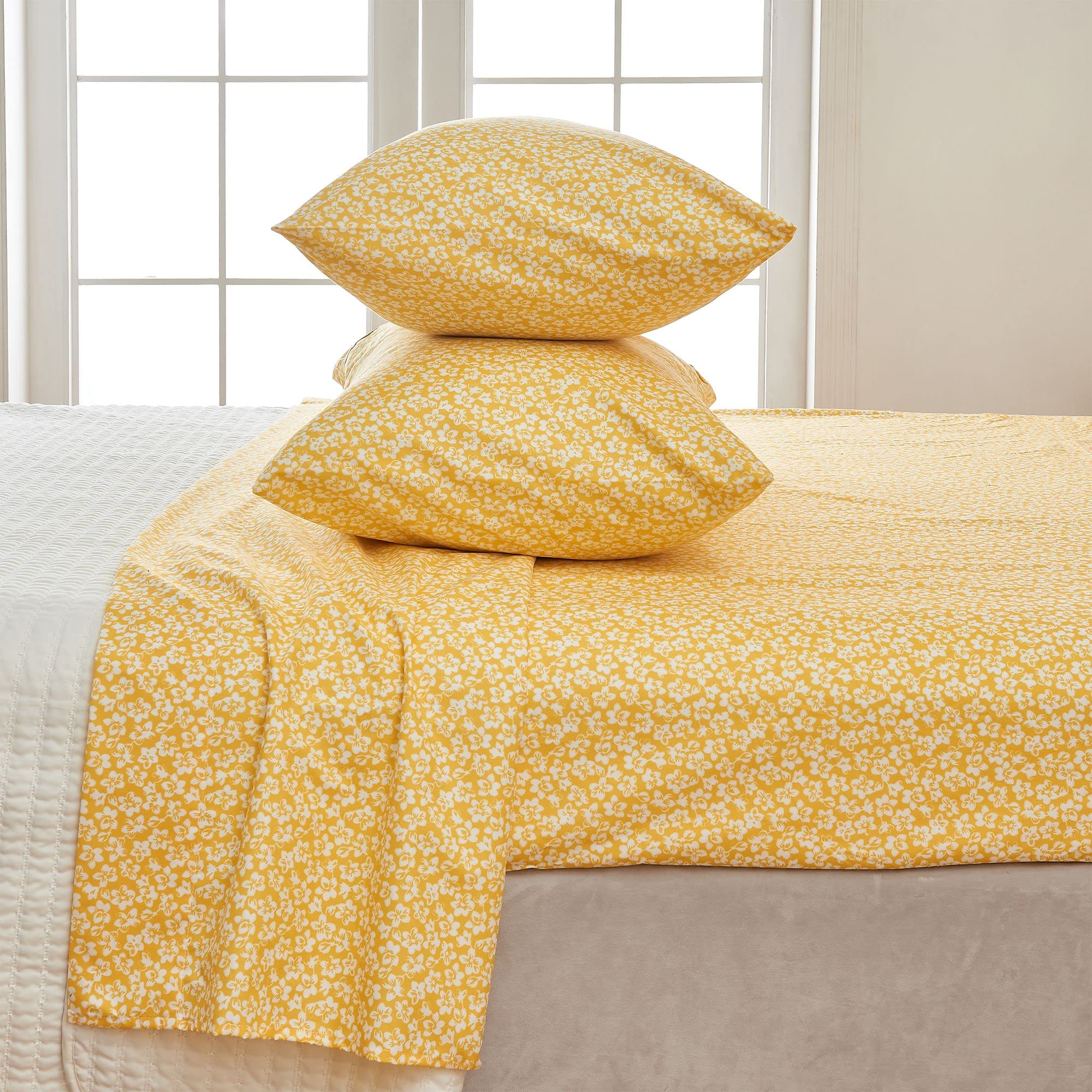 Great Bay Home 4-Piece Floral Print Ultra-Soft Microfiber Sheet Set. Wrinkle Free, Comfortable, All-Season Bed Sheets. (Full, Fading Floral)