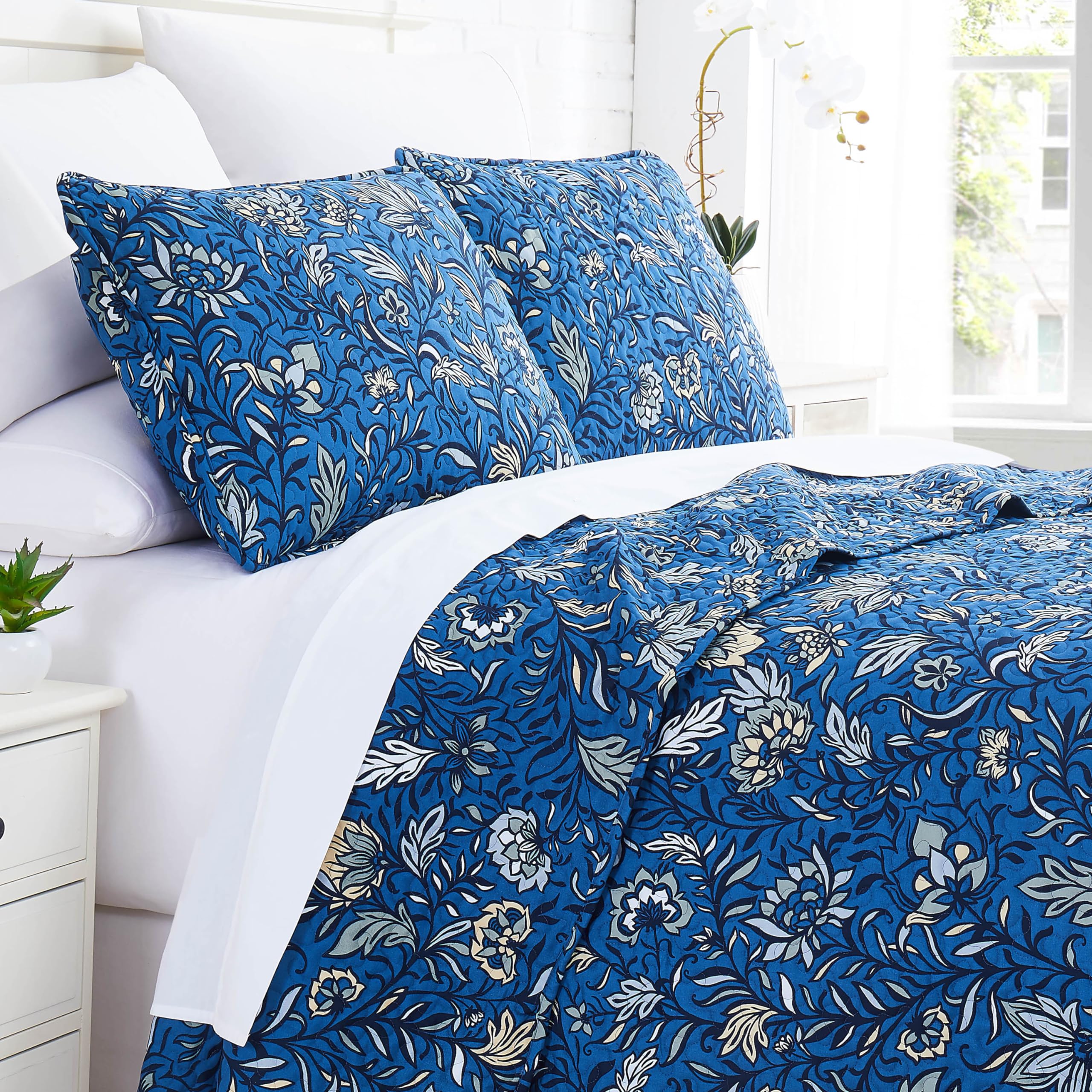 Southshore Fine Living, Inc. 3-Piece Bedding Set, Full/Queen, Blooming Blossom Blue, Quilt Set With 2 Shams, Microfiber, Dreamy