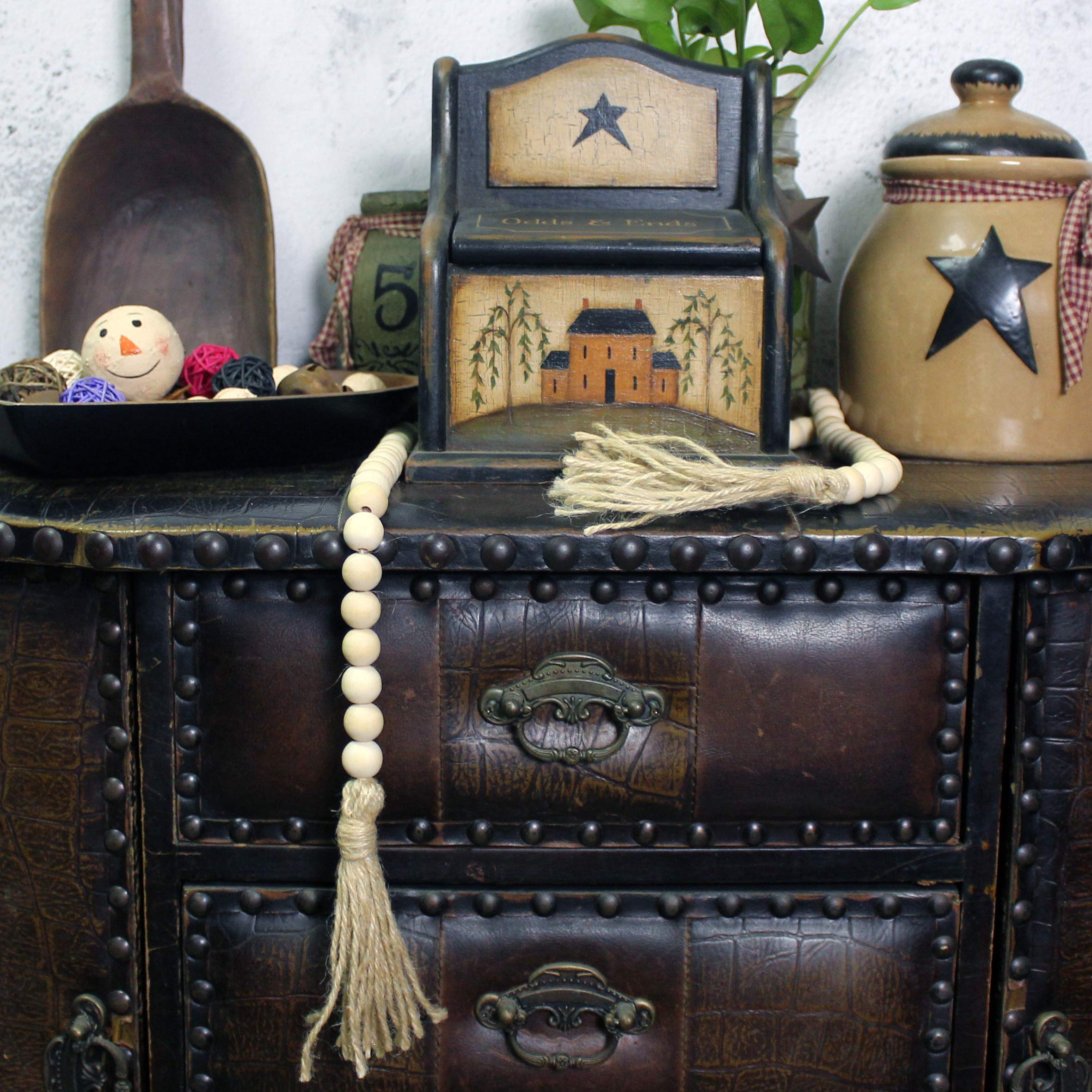 Cvhomedeco. Wood Beads Garland With Tassels Farmhouse Rustic Wooden Prayer Bead String Wall Hanging Accent For Home Festival Dec