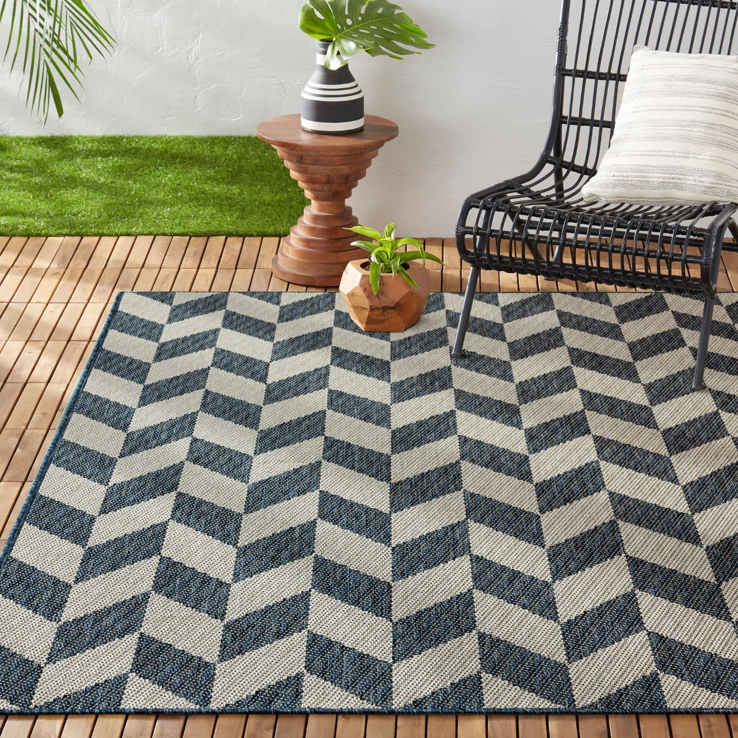 Nicole Miller New York Patio Country Calla Contemporary Herringbone Indoor/Outdoor Area Rug, Blue/Cream, 5'2'X7'2'