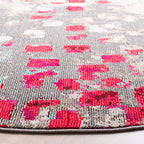 Safavieh Madison Collection Area Rug - 5' Round, Grey & Red, Boho Abstract Distressed Design, Non-Shedding & Easy Care, Ideal Fo