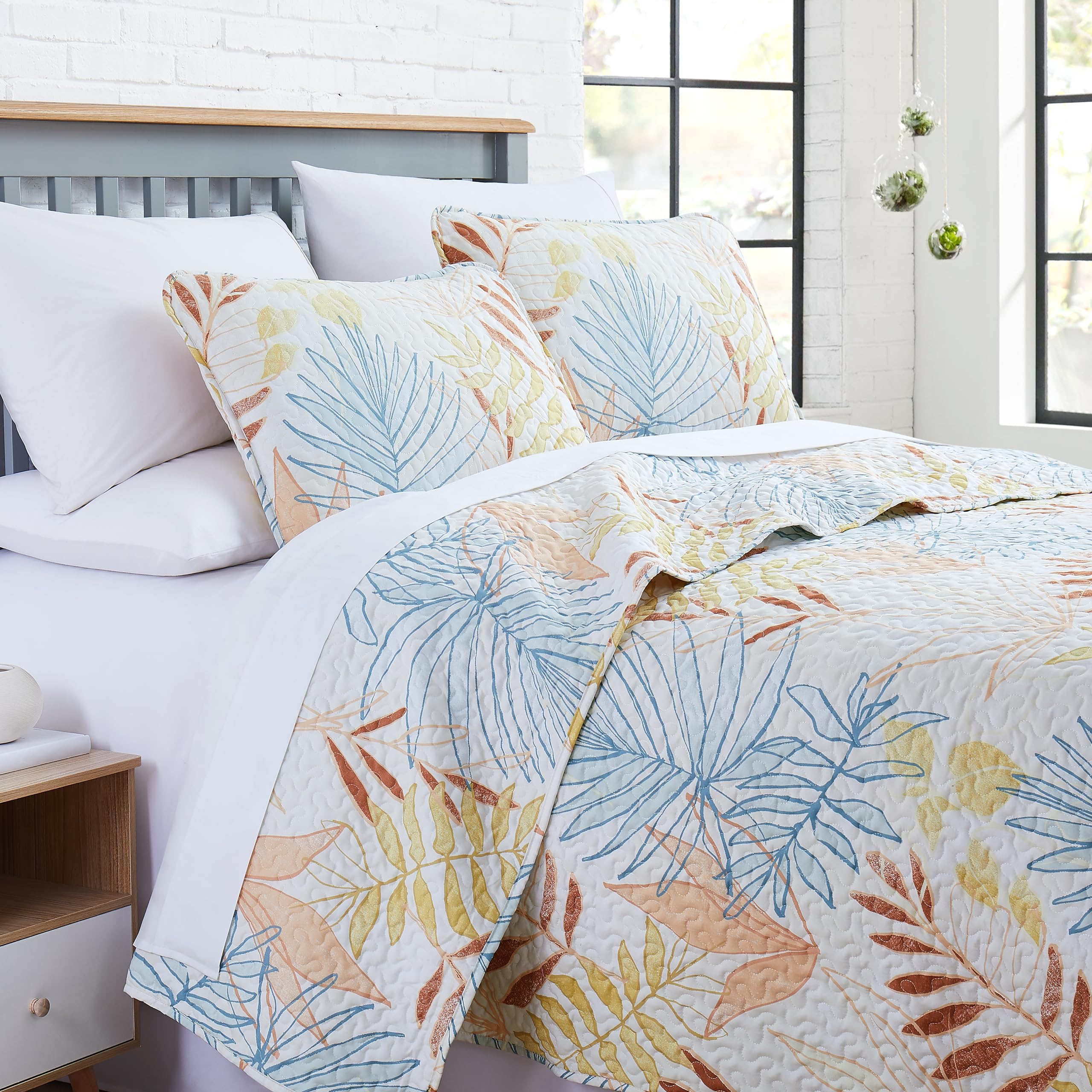 Southshore Fine Living, Inc. Tropic Leaf Collection, Premium Quality, Soft, Wrinkle & Fade Resistant, Easy Case, Oversized Quilt
