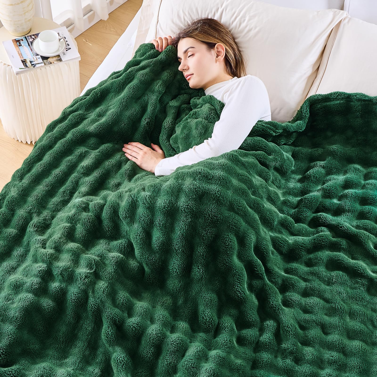 Newcosplay King Blanket For Couch Dark Green Super Soft Flannel Fleece 3D Bubble Lightweight Bed Blanket All Season Use (Dark Gr
