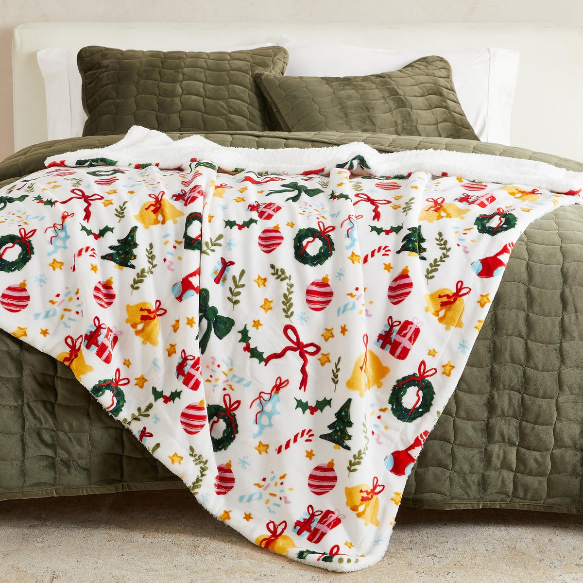 Fleece/Sherpa Christmas Throw - Super Soft Holiday Printed Blanket For Couch, Chair, Or Bed - Cozy, Luxurious Plush - 50' X 60'