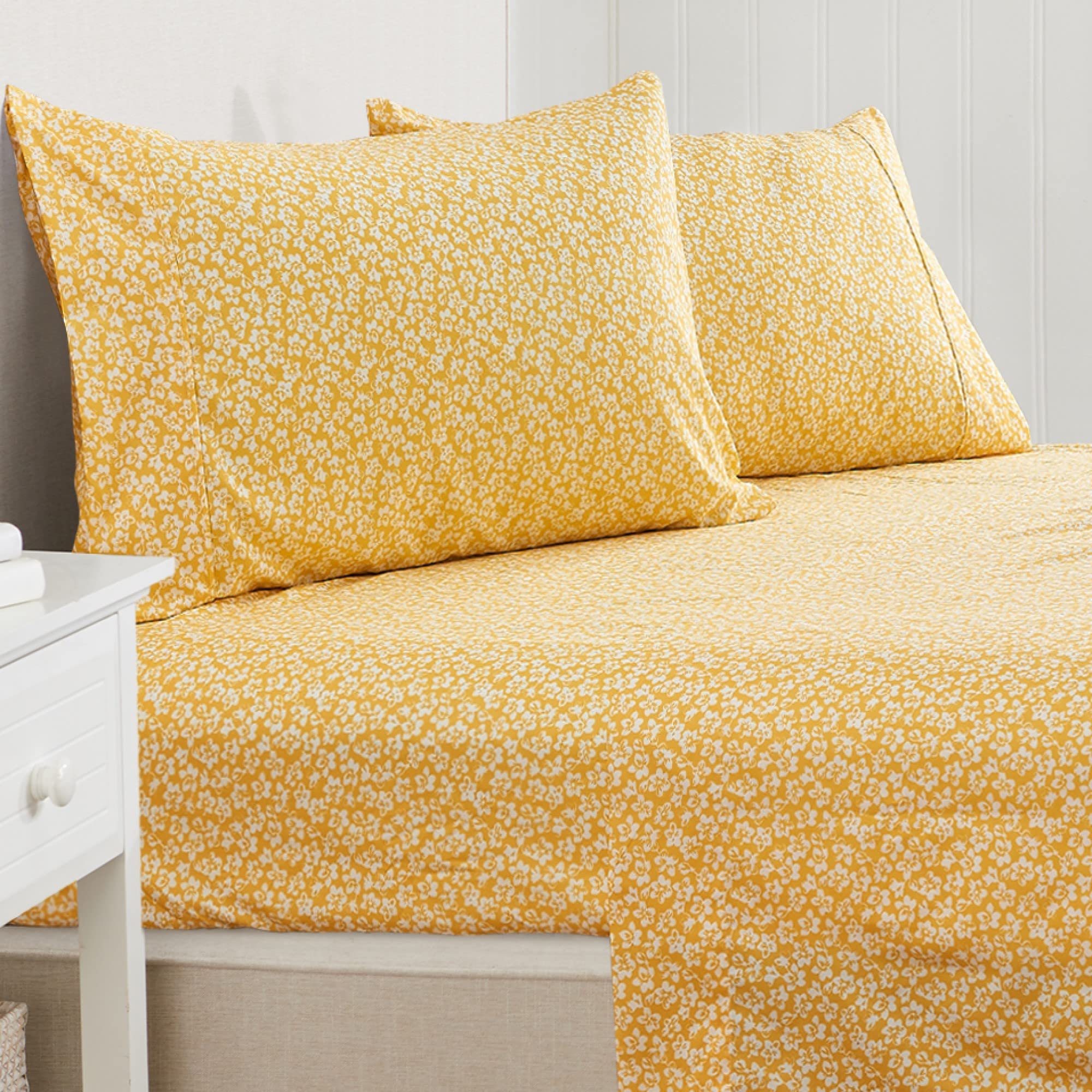 Great Bay Home 4-Piece Floral Print Ultra-Soft Microfiber Sheet Set. Wrinkle Free, Comfortable, All-Season Bed Sheets. (Full, Fading Floral)