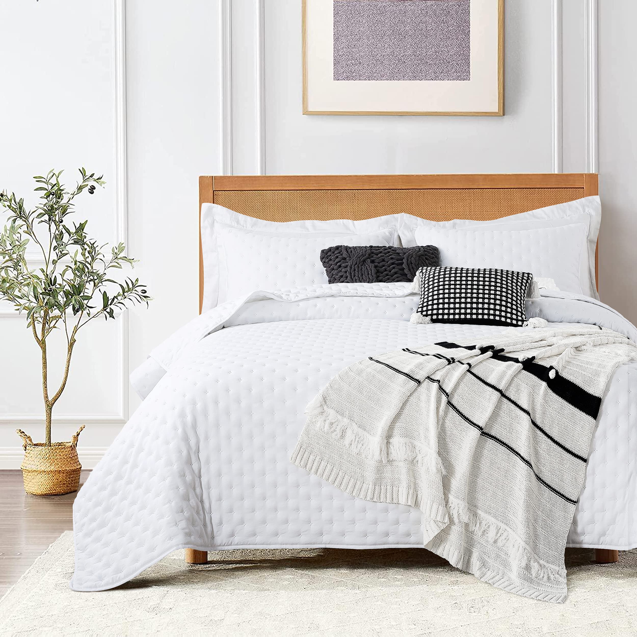 Roaringwild White Oversized California Cal King Size Quilt Bedding Sets With Pillow Shams, Lightweight Soft Bedspread Coverlet,