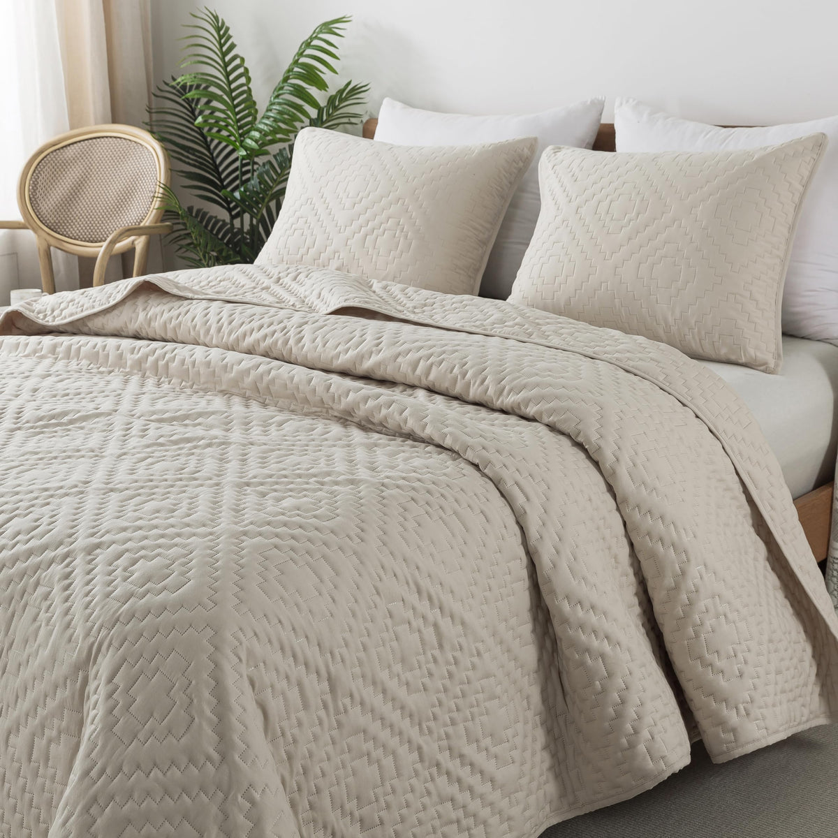 R.Share Oversized California King Size Quilt Bedding Sets With Pillow Shams, Beige Cal King Lightweight Soft Bedspread Coverlet