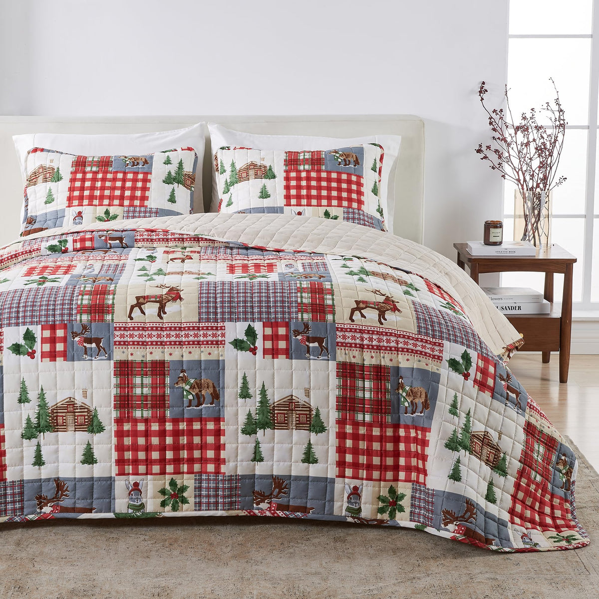 Great Bay Home King Size Christmas Quilt Set With Shams - Vibrant, Cheerful, Christmas Prints - Reversible Holiday Seasonal Beds