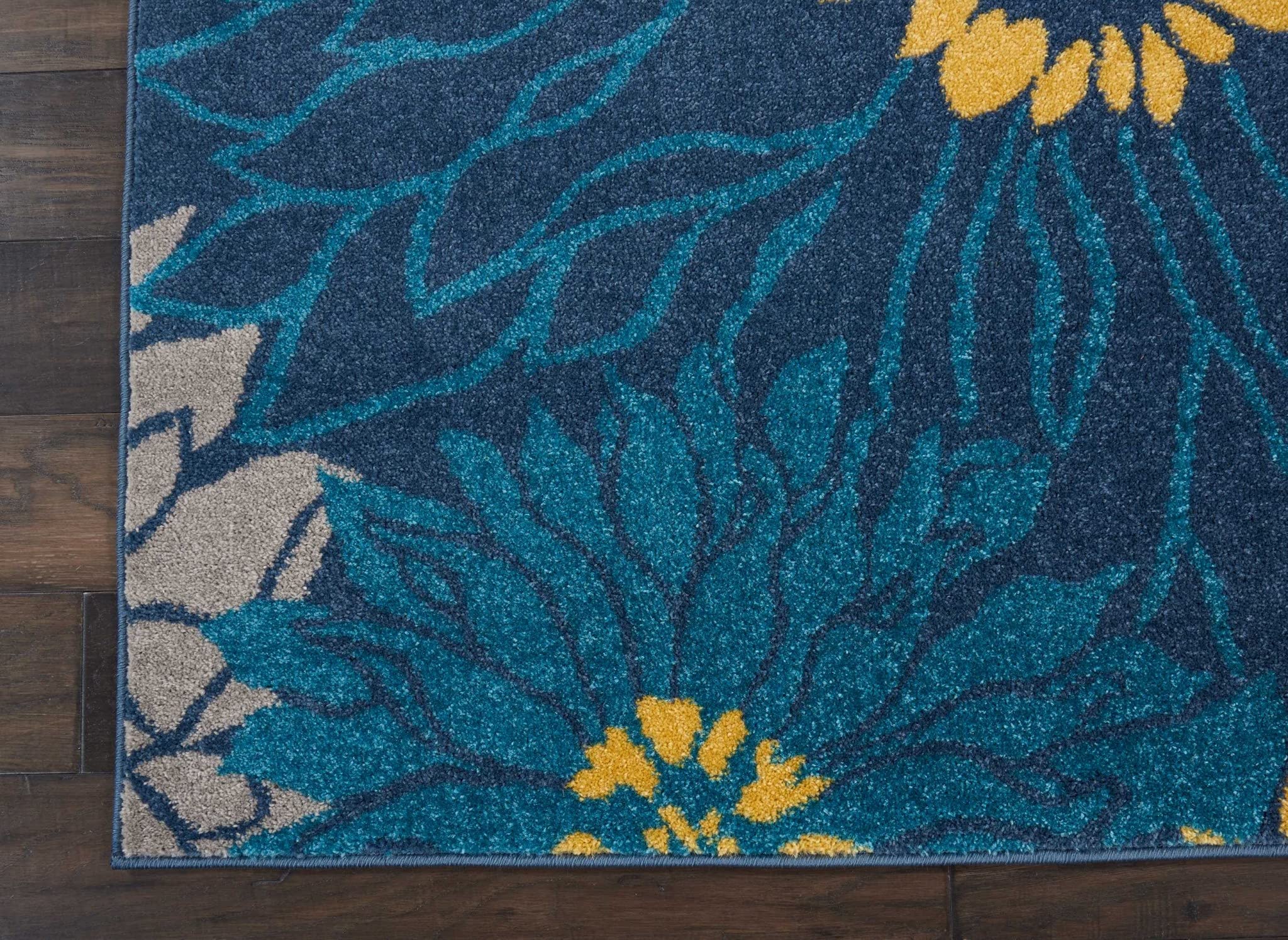 HomeRoots 100% Polypropylene 7’ x 10’ Blue Tropical Flower Area Rug