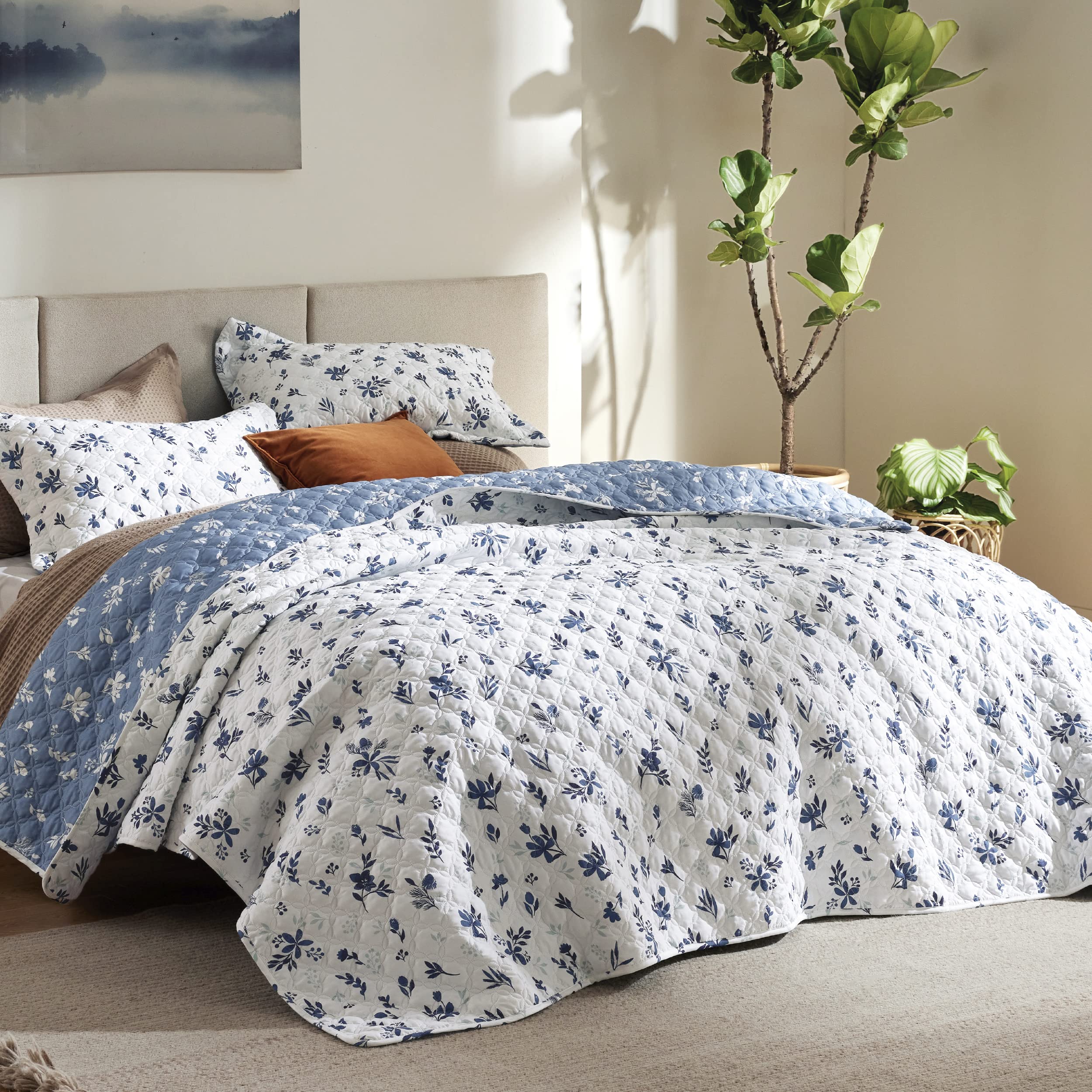 Bedsure Floral Quilt Set King - Reversible Blue & White Quilt Bedding Set, Daisy Design Bedspread, 3 Pieces Microfiber Lightweig