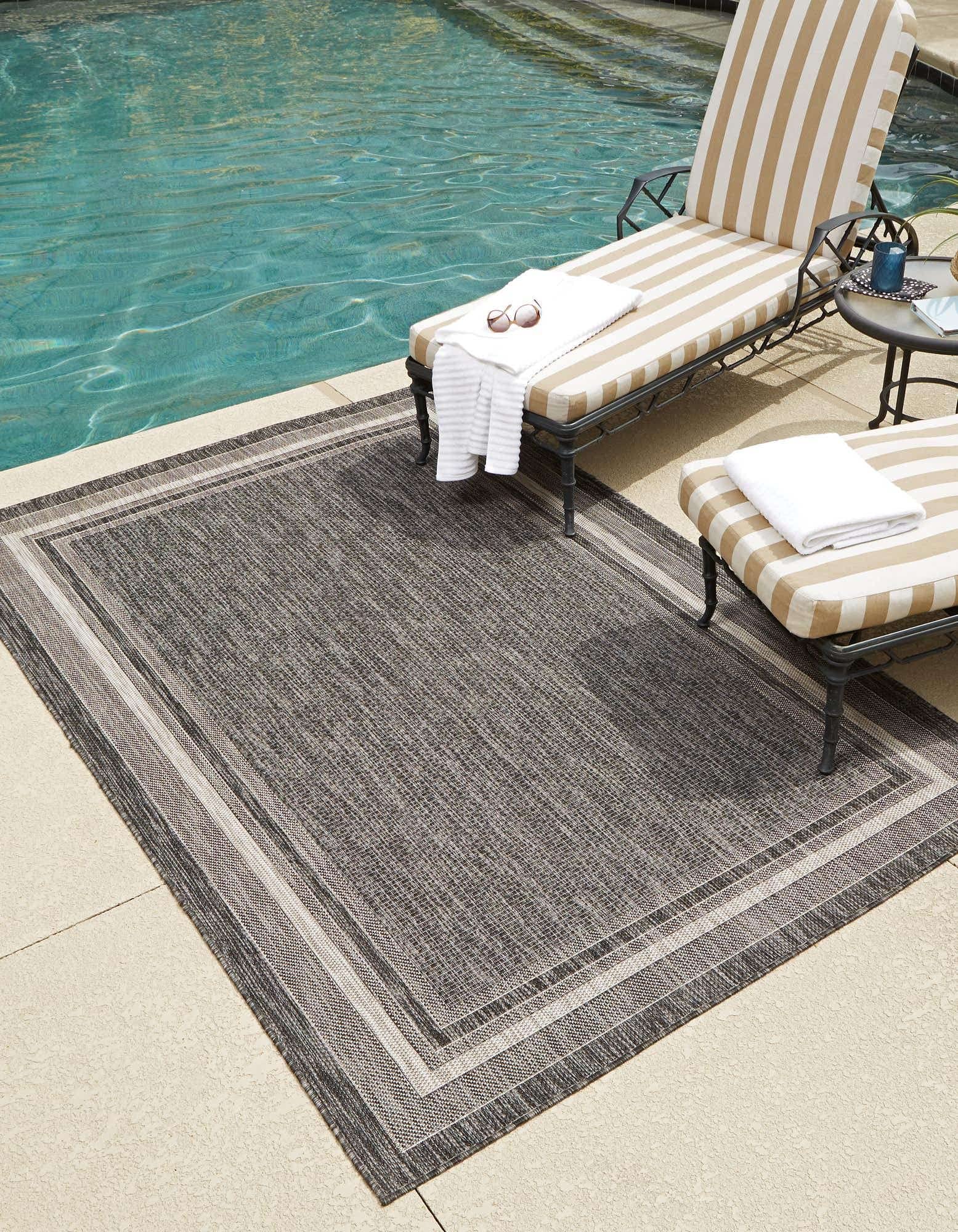 Unique Loom Outdoor Border Collection Area Rug - Soft Border (5 3 x 7 1 Rectangle Black/Ivory)