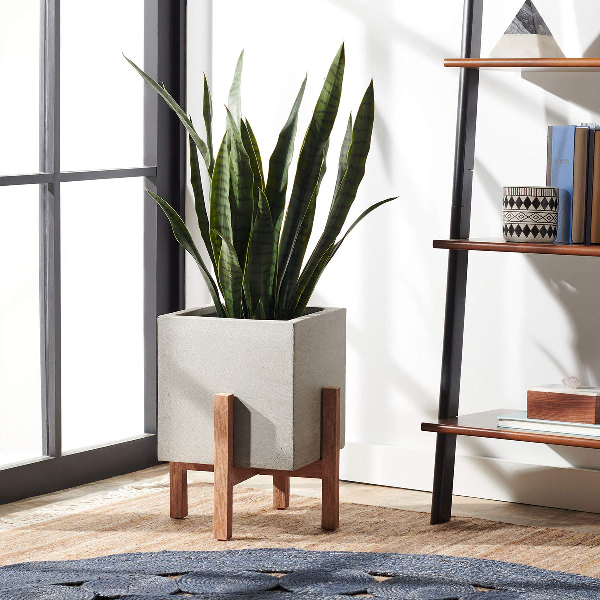 Safavieh Outdoor Collection Borsla Natural/Light Grey Concrete Planter