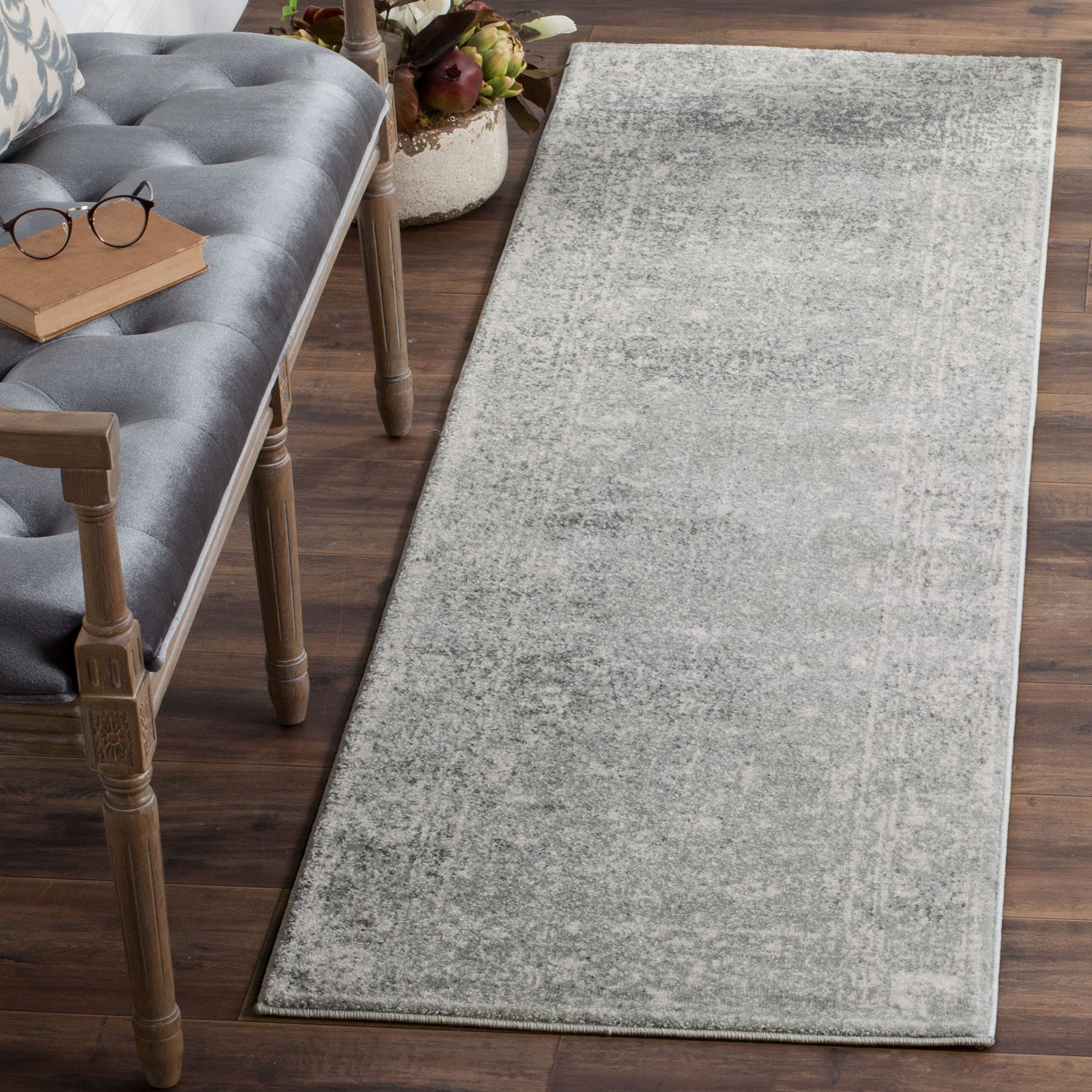 SAFAVIEH Evoke Collection 22 x 13 Silver / Ivory EVK270Z Shabby Chic Distressed Non-Shedding Living Room Bedroom Runner Rug