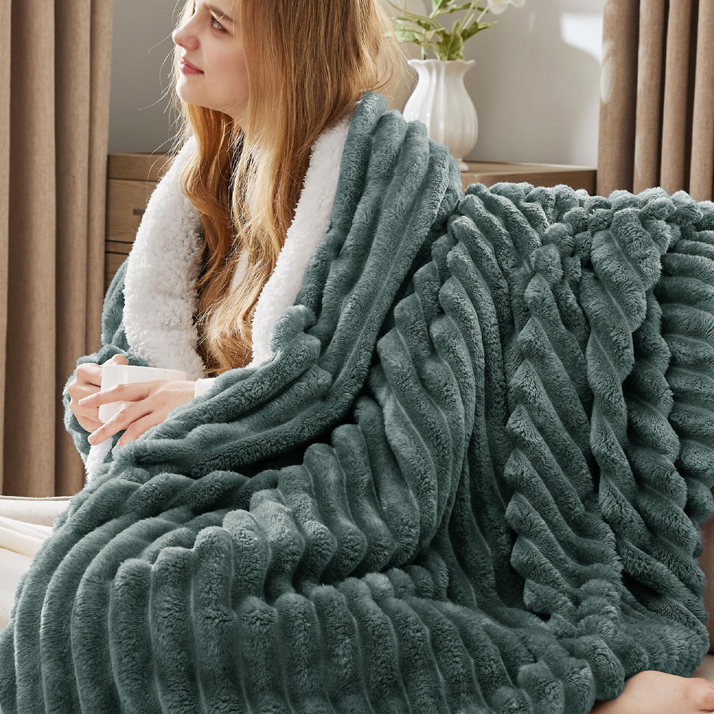 Bedsure Sherpa Blanket Twin Size For Couch - Super Soft Cozy Fleece Thick Warm Blanket For Winter, Plush Dark Green Throw Gift For Women, 60X80 Inches