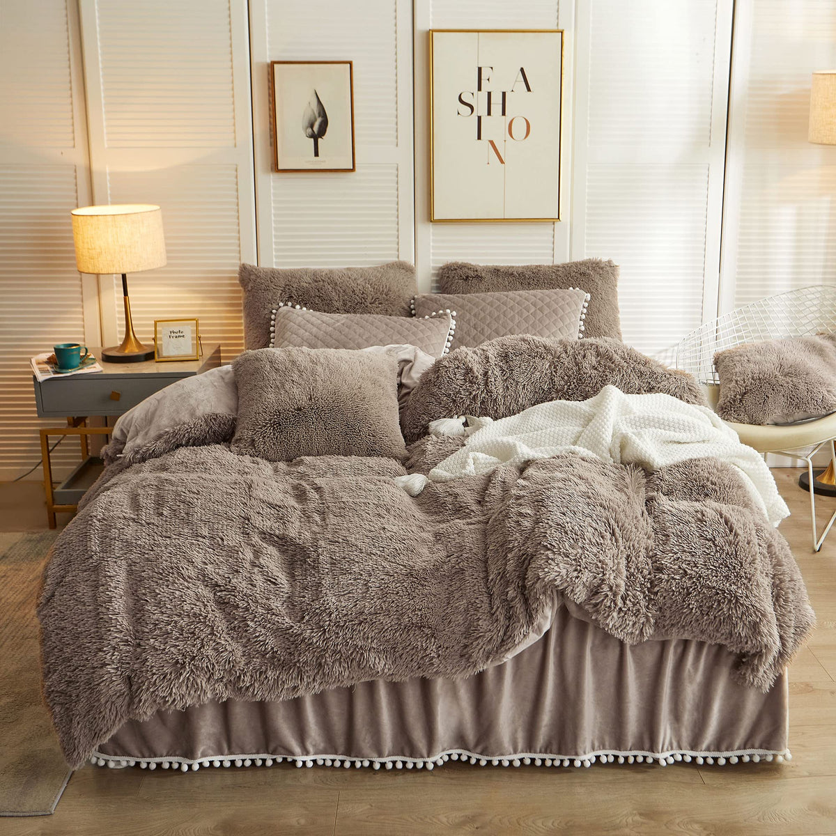 Liferevo Luxury Plush Shaggy Duvet Cover Set, Ultra Soft Fluffy Furry Duvet Cover Set(1 Faux Fur Fuzzy Comforter Cover + 2 Pom P