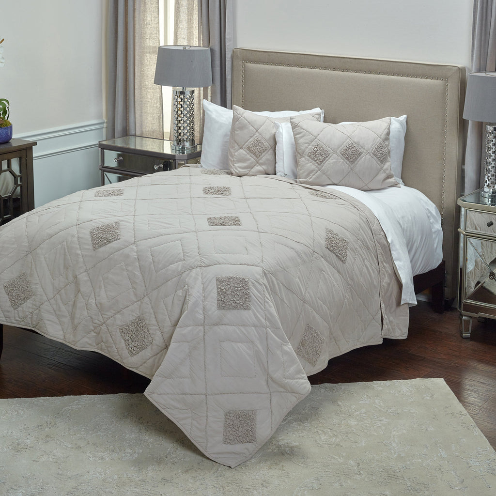 Rizzy Home | BQ4196 | Polyester Quilt | 70"x86" Pink/Brown/Nuetral Diamond Textured
