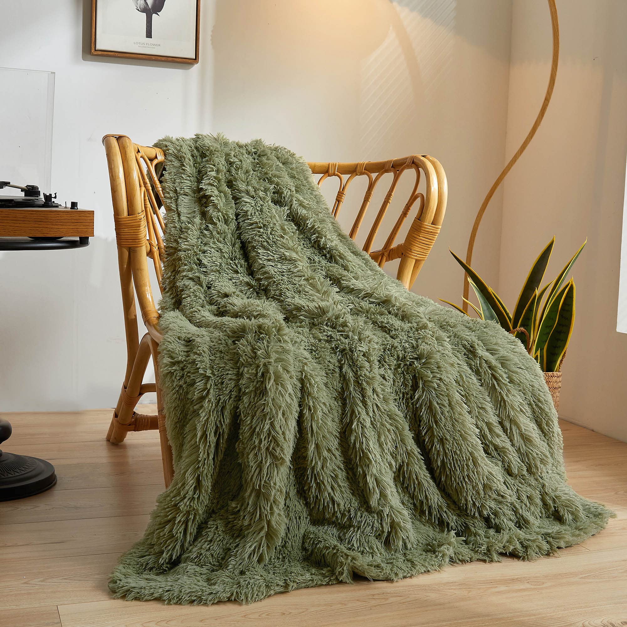 Xege Luxury Faux Fur Blanket, Sage Green Soft Big Fluffy Blanket Throw, Shaggy Plush Decorative Couch Blanket, Cute Furry Blanke