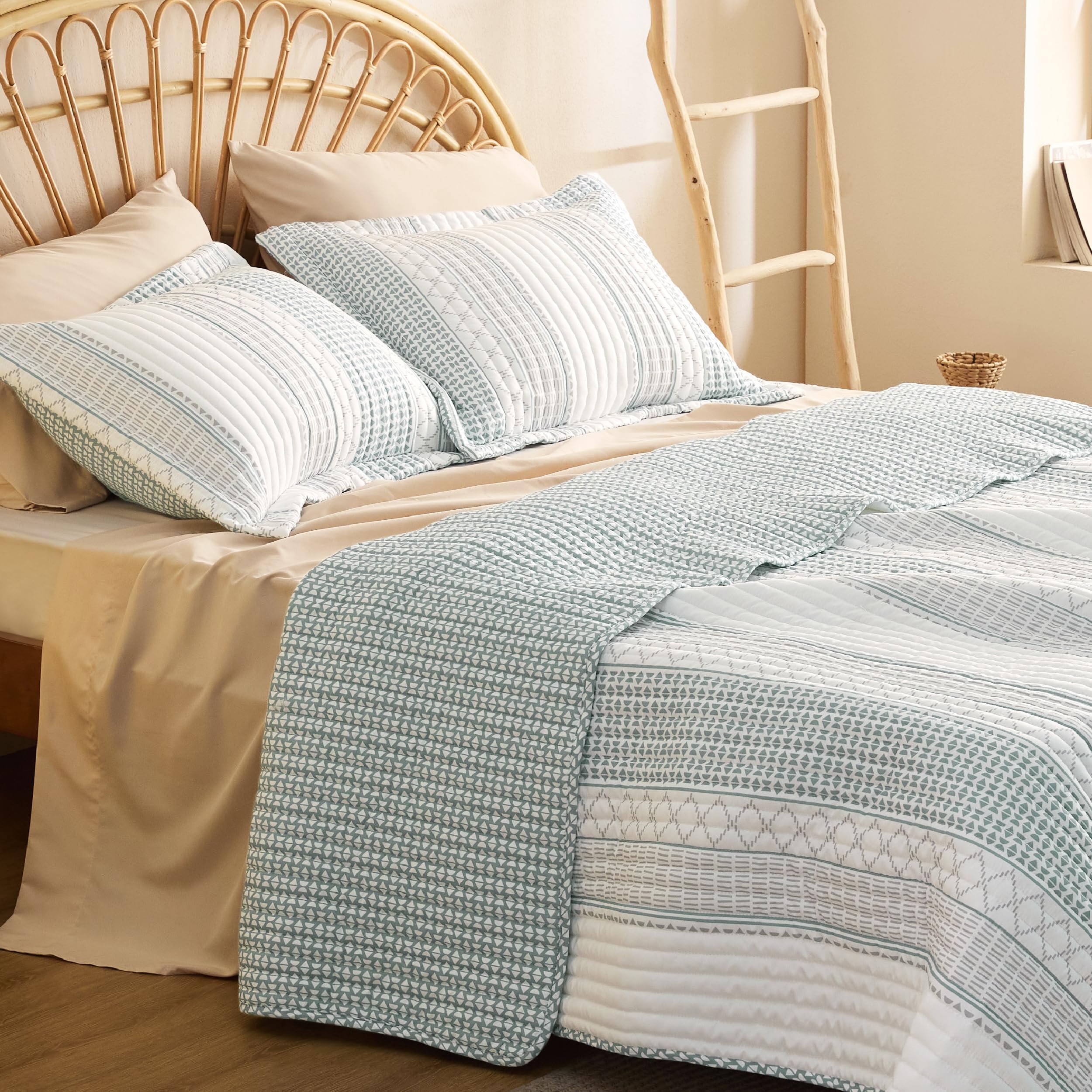 Bedsure Striped Quilt Set King - Blue & Grey Reversible Quilt Bedding Set, 3 Pieces Microfiber Lightweight Bedspread, Striped Pattern Coverlet Set With 2 Pillow Shams For All Seasons (106'X96')