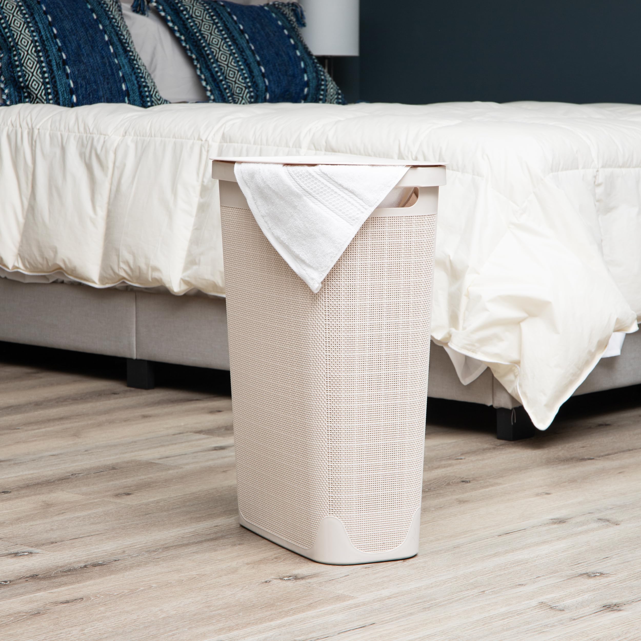 Mind Reader 40L Slim Laundry Hamper, Clothes Basket, Lid, Linen Design, Plastic, 18.5   L X 10.75   W X 23.5   H, Ivory