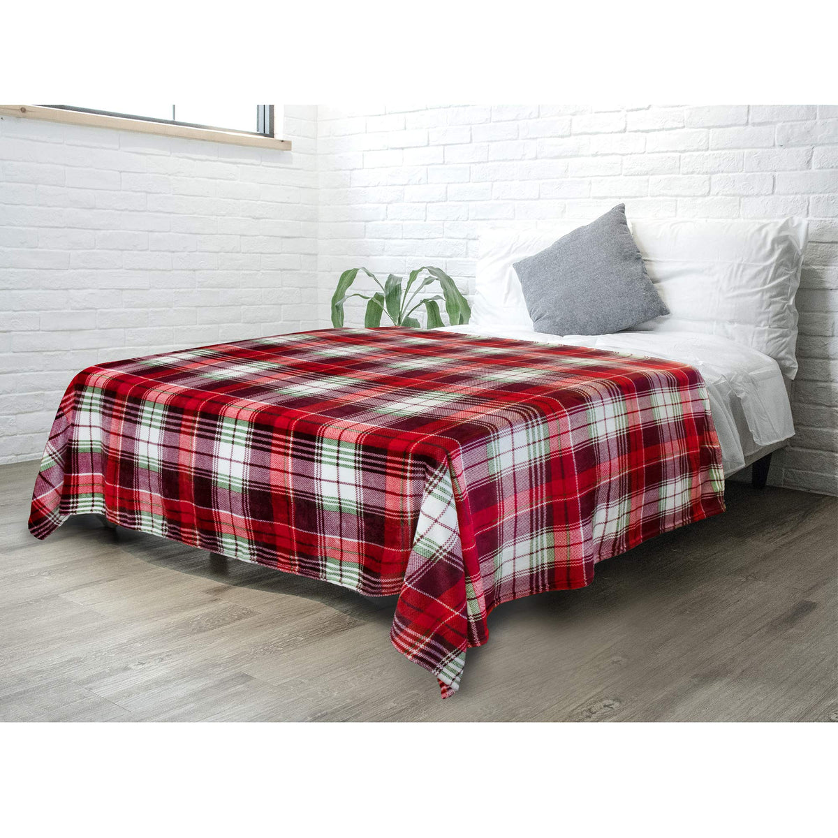 Pavilia Christmas Throw Blanket | Holiday Christmas Red Fleece Blanket | Soft, Plush, Warm Winter Cabin Throw, 60X80 (Red Green