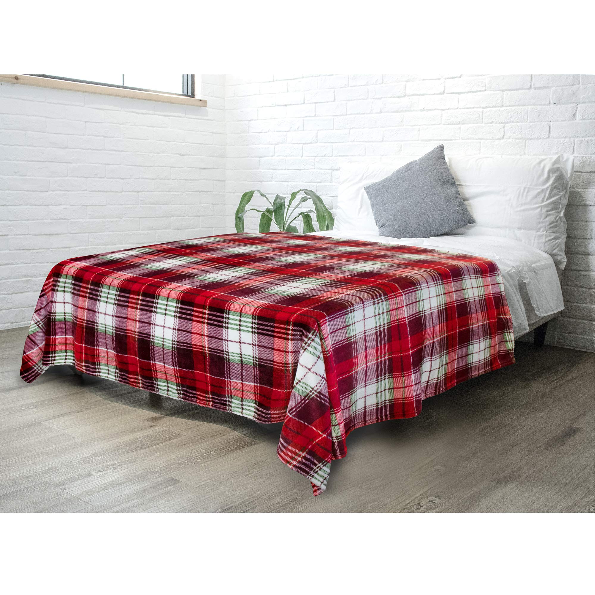 Pavilia Christmas Throw Blanket | Holiday Christmas Red Fleece Blanket | Soft, Plush, Warm Winter Cabin Throw, 60X80 (Red Green