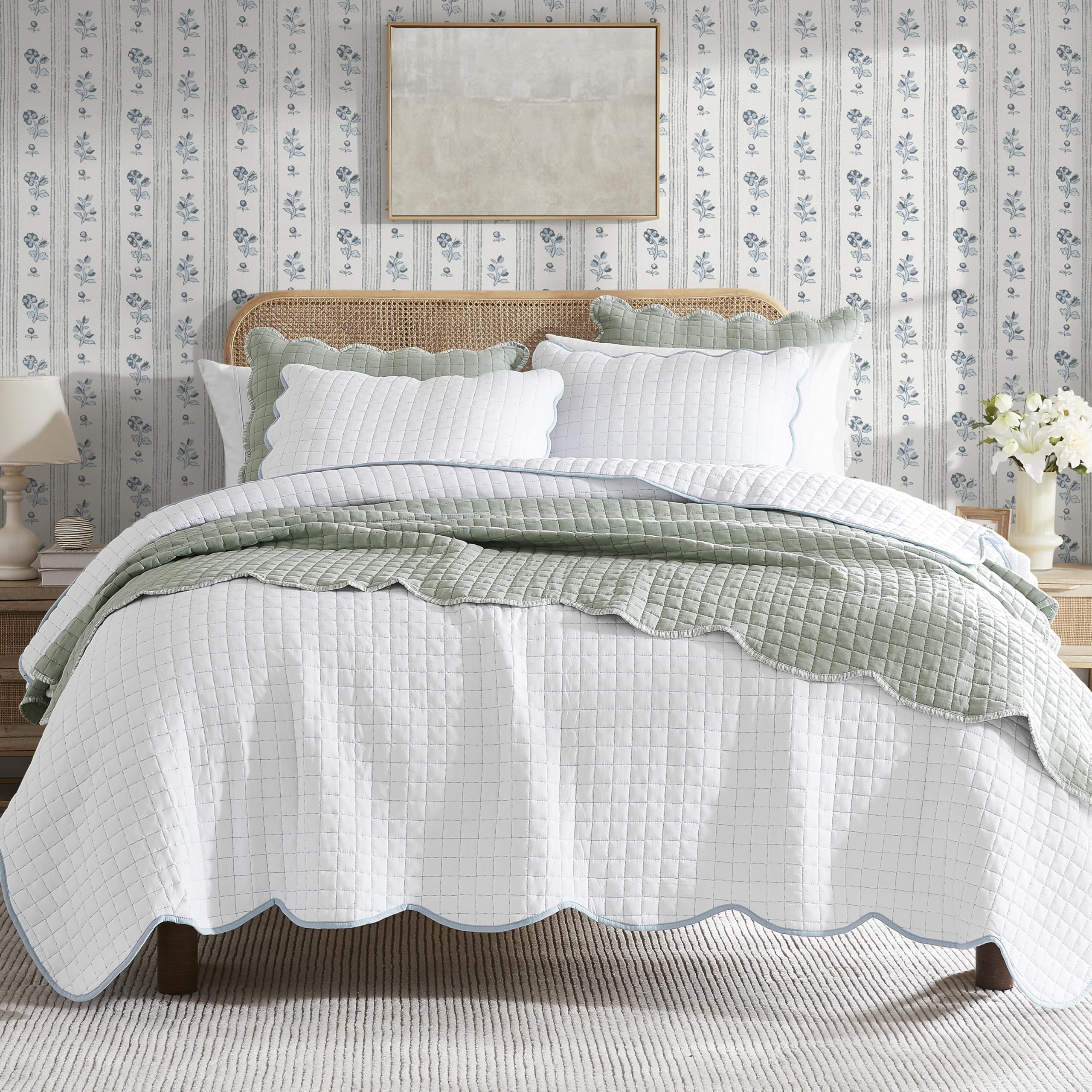 Wdcozy White Queen Size Quilt Bedding Set, Blue Scalloped Farmhouse Country Rustic Lightweight Soft Coverlet For All Season, Cut