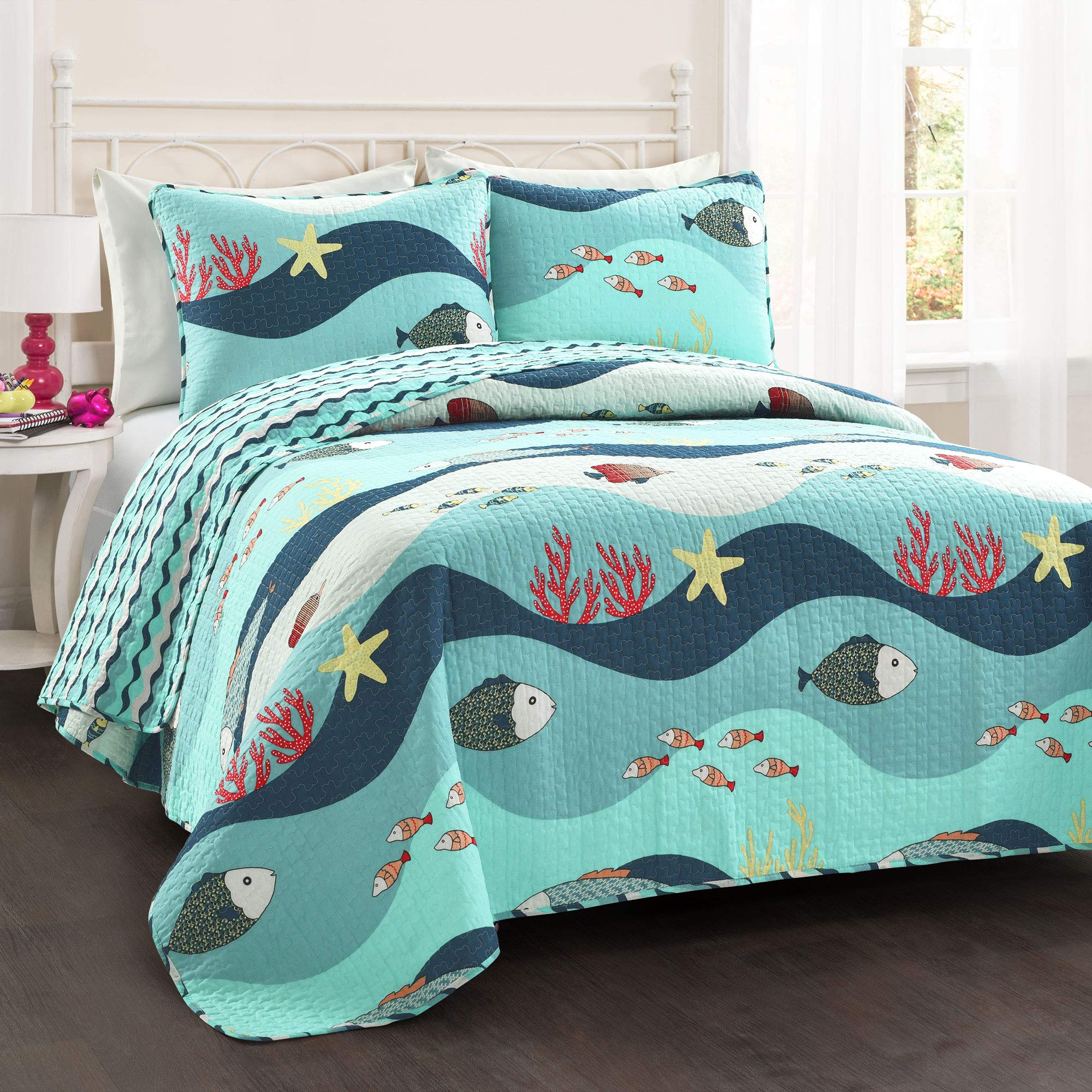 Lush Decor Sea Life Stripe 3 Piece Quilt Set | Ocean Beach Fish Bedding Set Includes Quilt And Shams, Full/Queen, Blue