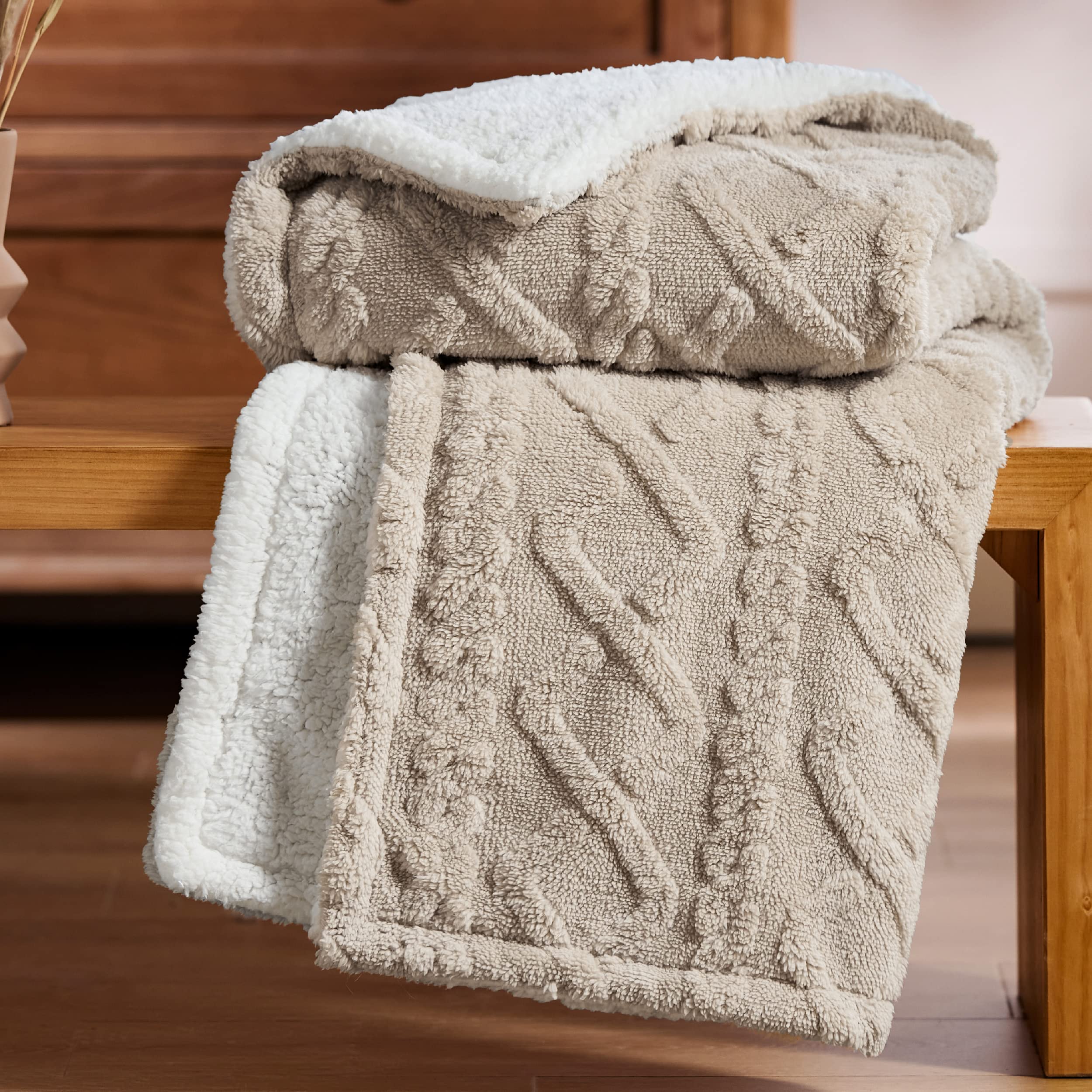 Bedsure Sherpa Throw Blanket For Couch - Fuzzy Soft Cozy Pink Blanket For Women, Fleece Thick Warm Blanket For Winter, Pink, 50X