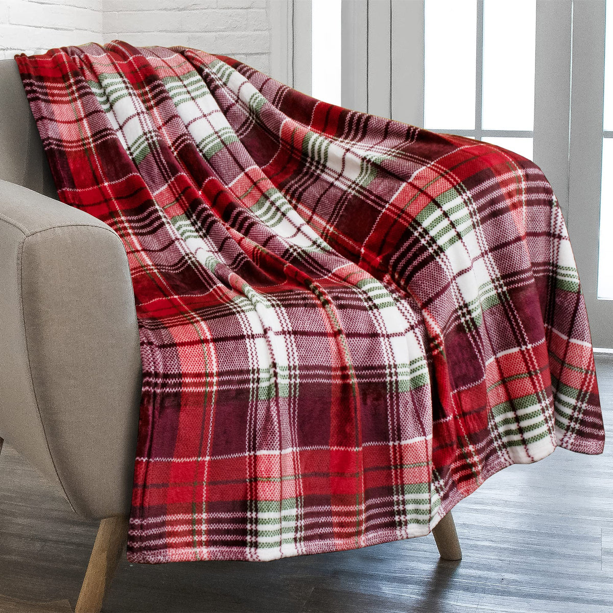 Pavilia Christmas Throw Blanket | Holiday Christmas Red Fleece Blanket | Soft, Plush, Warm Winter Cabin Throw, 50X60 (Red Green