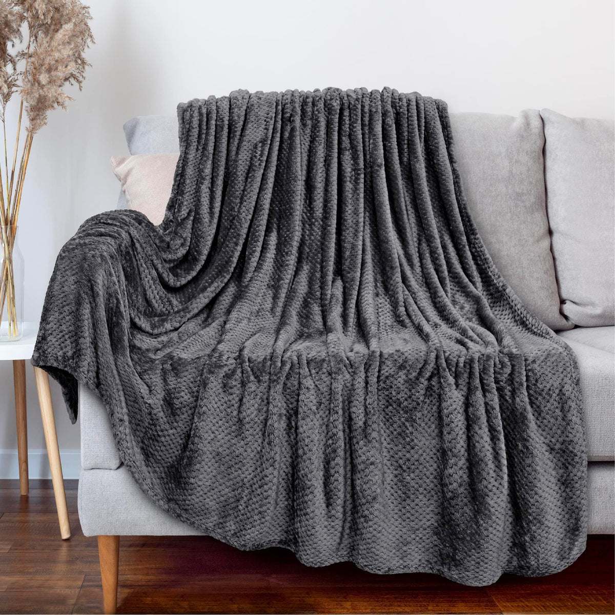 Pavilia Waffle Fleece Throw Blanket For Couch Bed Dark Gray, Super Soft Fuzzy Cozy Blanket Sofa, Plush Warm Cute Decorative Home
