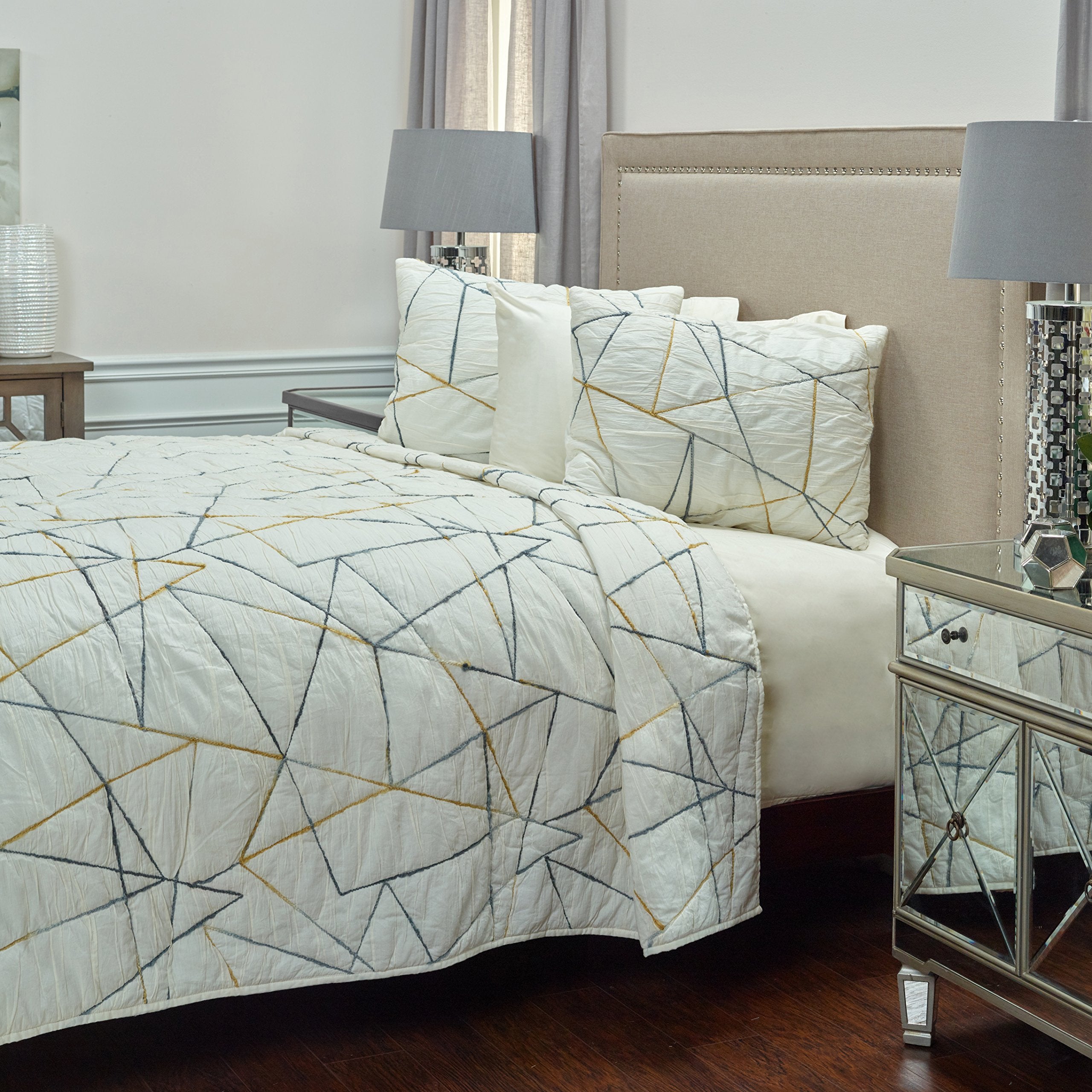 Rizzy Home | BQ4189 | Polyester Quilt | 106"x92" White/Gray/Yellow Abstract