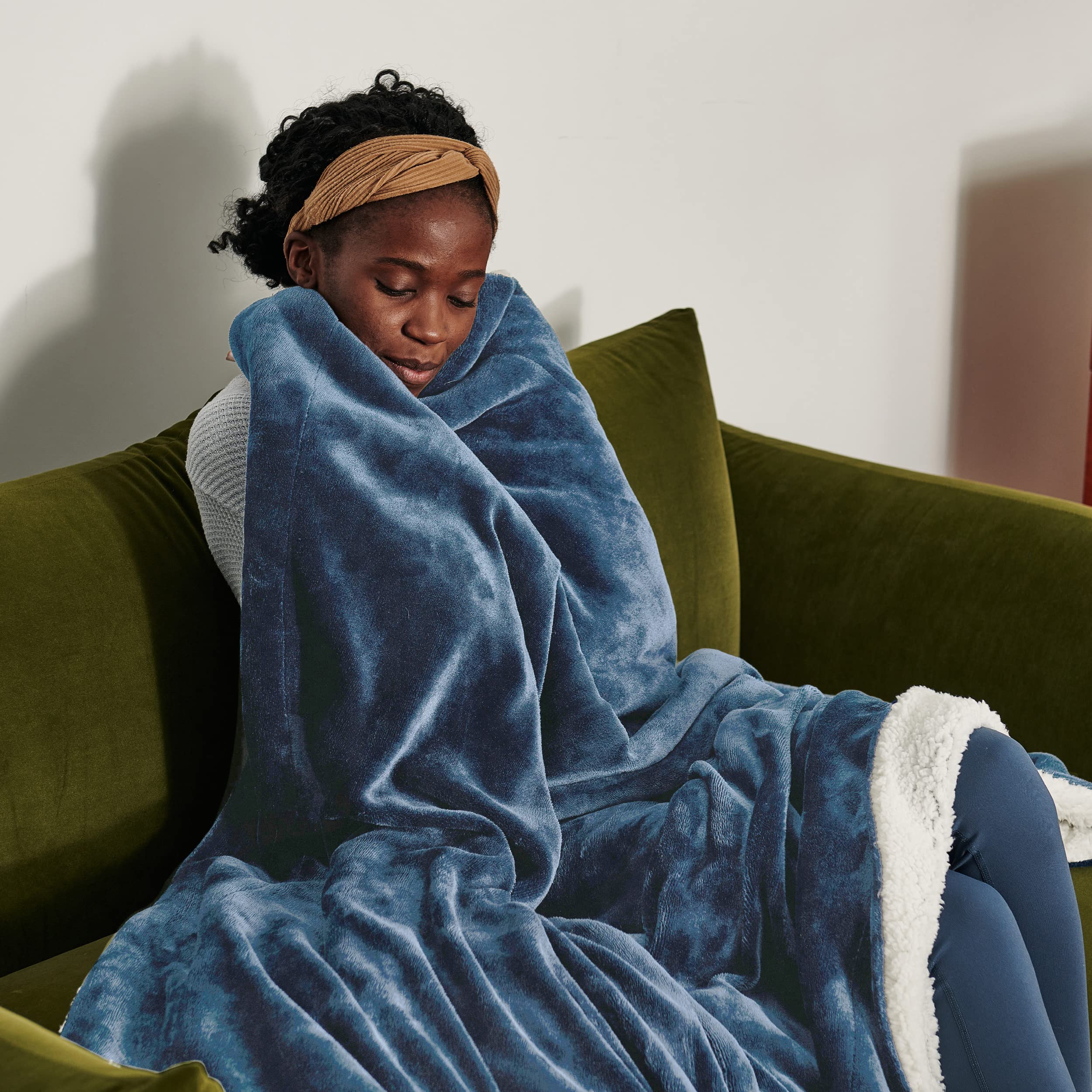 Bedsure Sherpa Fleece Throw Blanket For Couch - Thick And Warm Blanket For Winter, Soft Fuzzy Plush Throw Blanket For All Season