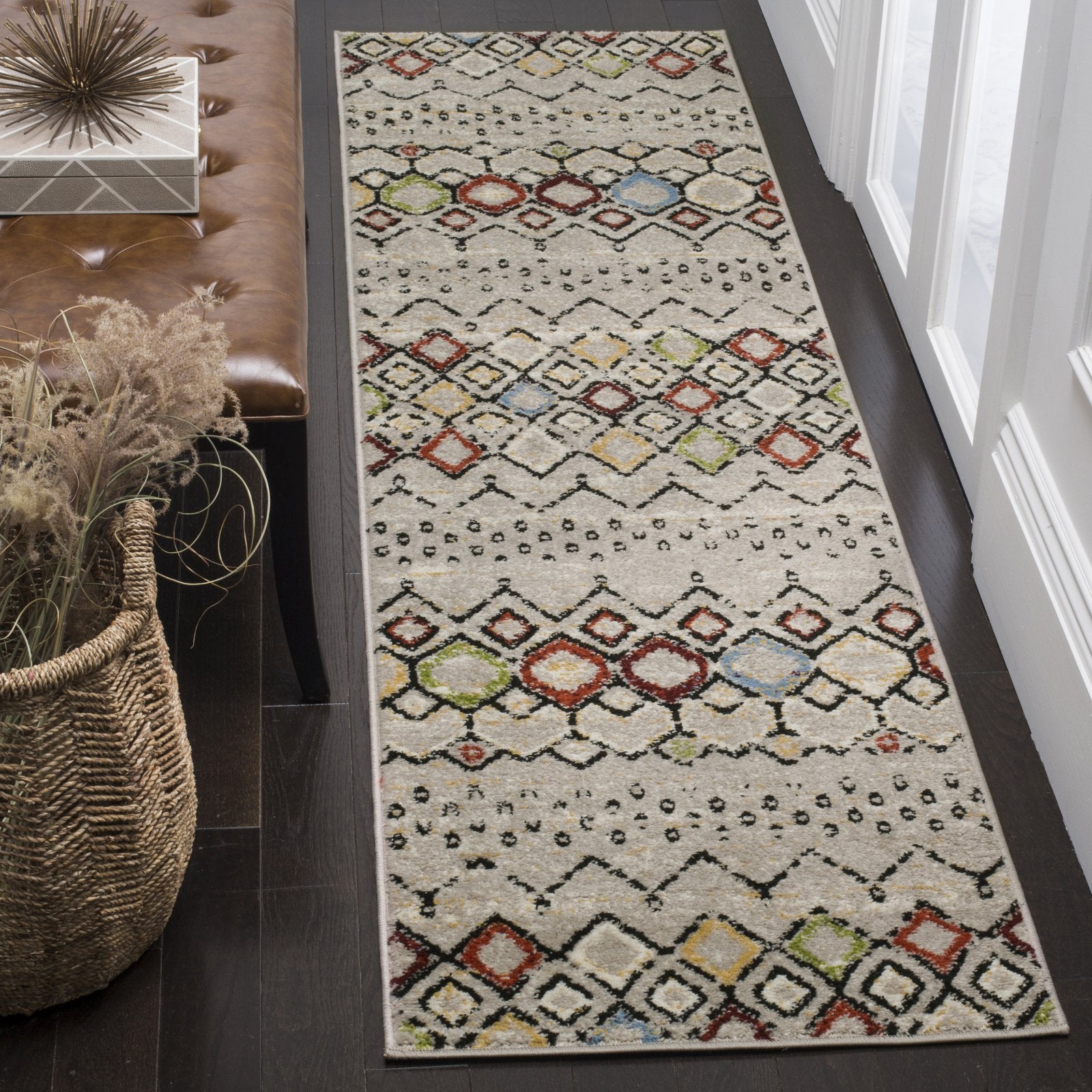 Safavieh Amsterdam Collection Area Rug - 5'1'' X 7'6'', Light Grey & Multi, Moroccan Boho Design, Non-Shedding & Easy Care, Idea