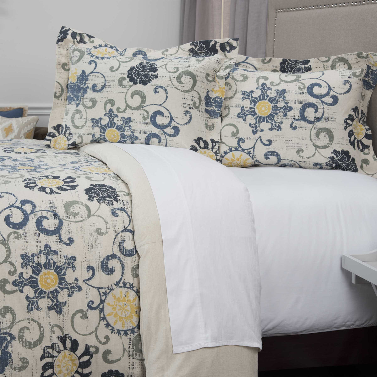 Rizzy Home | BT4582 | Duvet | 114&quot;x98&quot; Blue/Neutral/Yellow Medallion