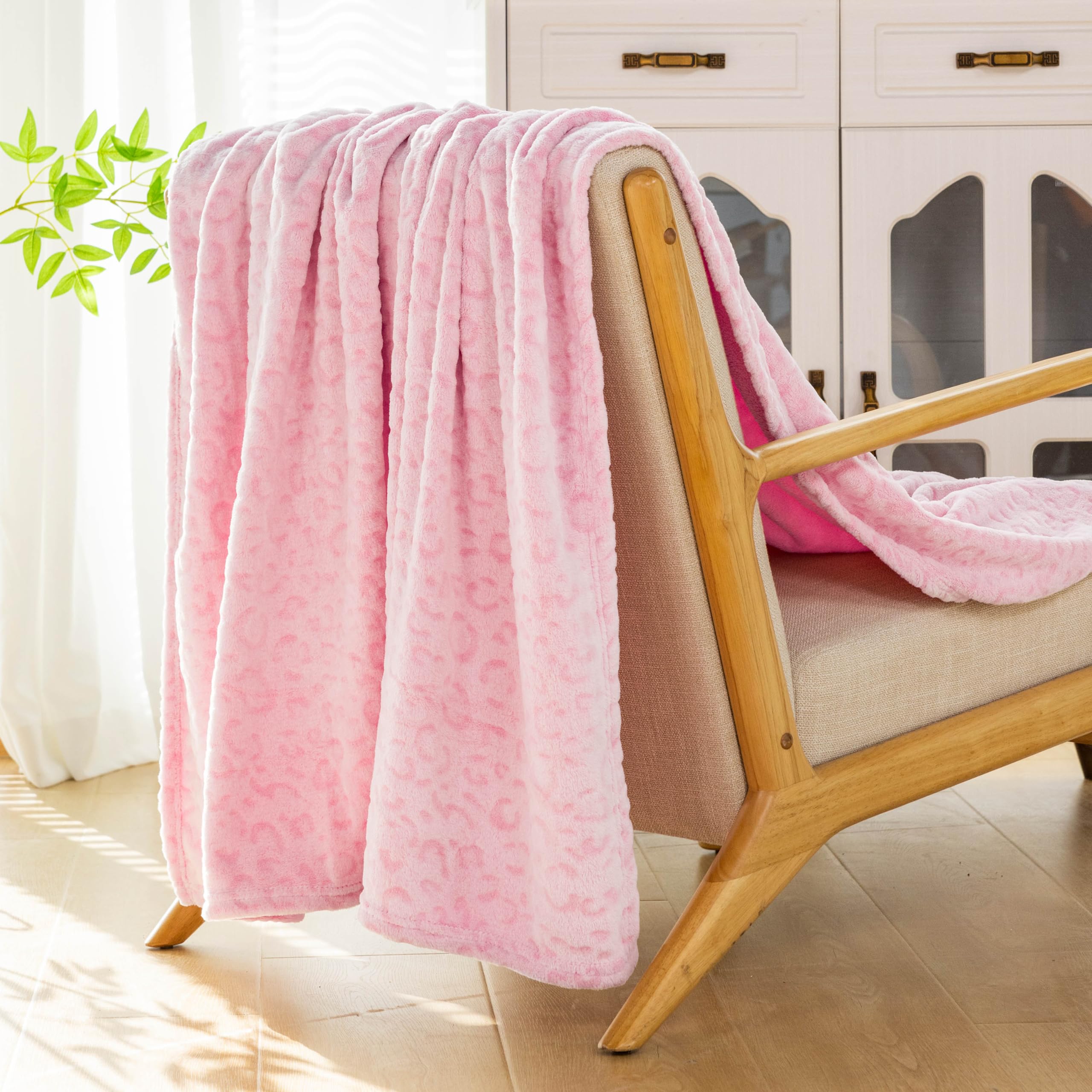 Bnuitland Pink Leopard Print Flannel Throw Blanket(50X70Inch) With Leopard Storage Pouch,300 Gsm Double Sided Bed Throw,Lightwei