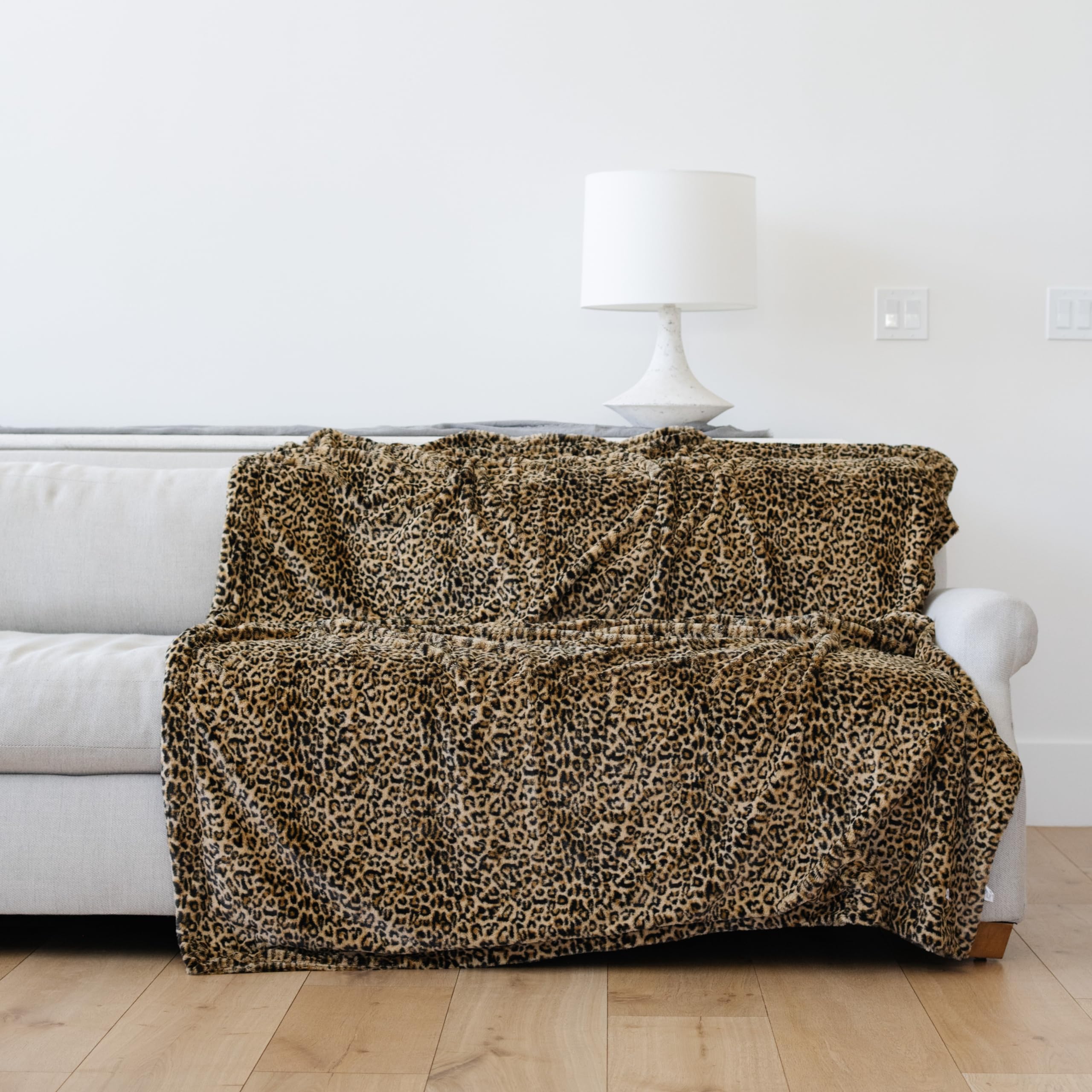 Graced Soft Luxuries Throw Blanket Softest Warm Elegant Cozy Comfy Decorative Thick Faux Fur For Modern Living (Classic Leopard,