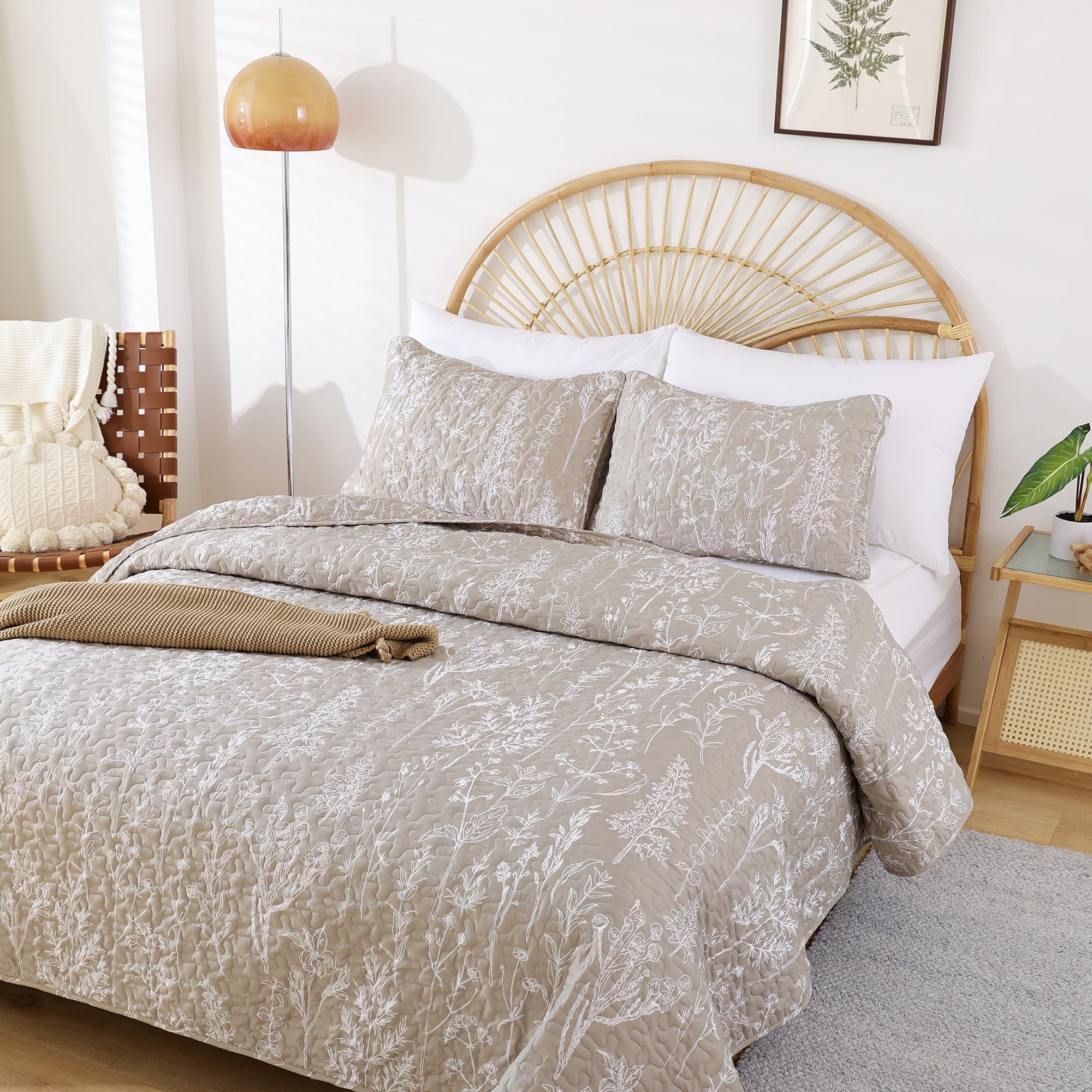 Janzaa Quilts Queen Size Oatmeal Bed Spread With White Floral Pattern Botanical Microfiber Quilts Set Lightweight Comforter 3 Pi