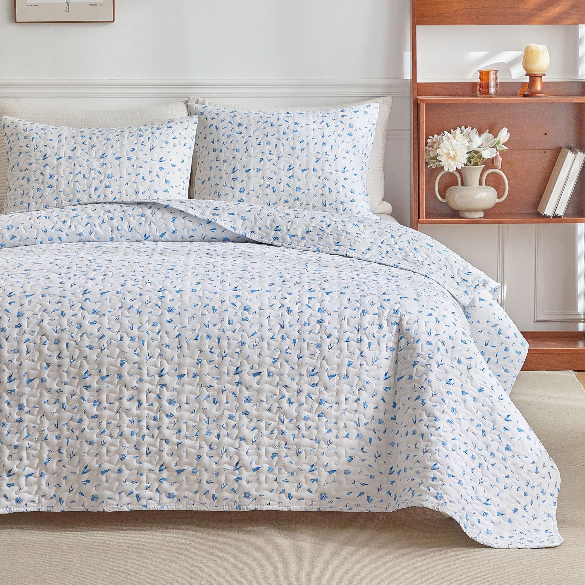 Mixinni King Quilt Bedding Set With Pillow Shams, 3 Piece Boho Blue Floral Bed Coverlets For All Seasons, Soft Lightweight Micro