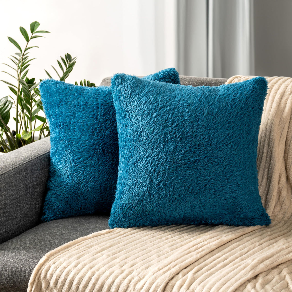 Pavilia Fluffy Teal Blue Throw Pillow Covers, Decorative Accent Pillow Cases For Bed Sofa Couch, Soft Faux Fur Cushion Cover, Sq