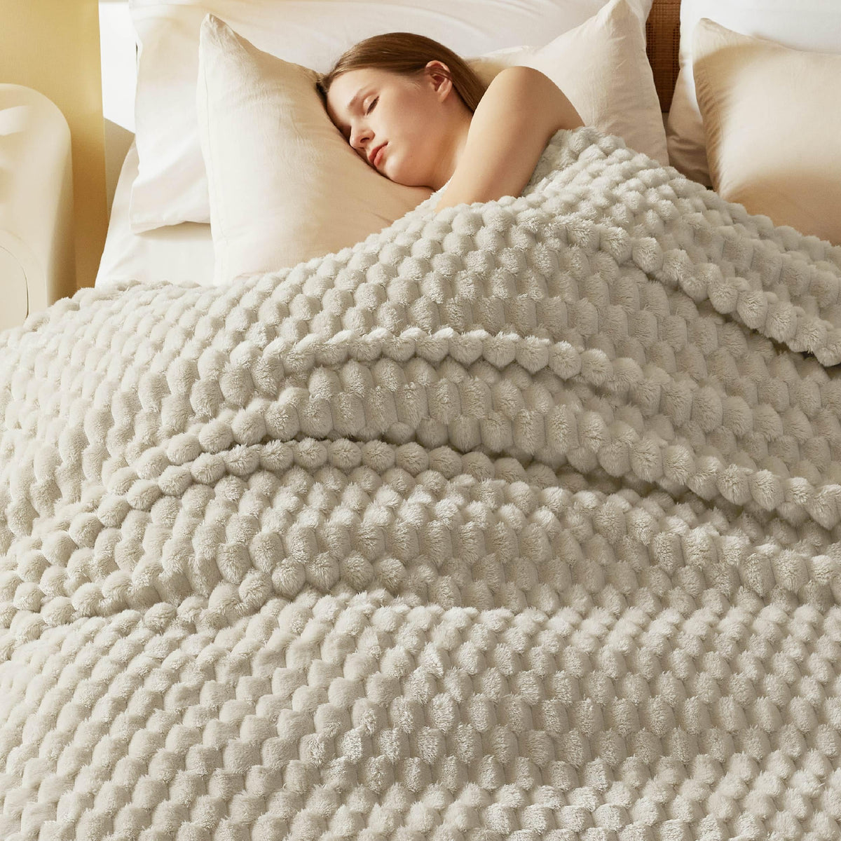 Bedsure Queen Blanket For Bed - Super Soft, Cozy Blankets For Women, Cute Fleece Gifts For Girls, Light Brown, 90X90 Inches