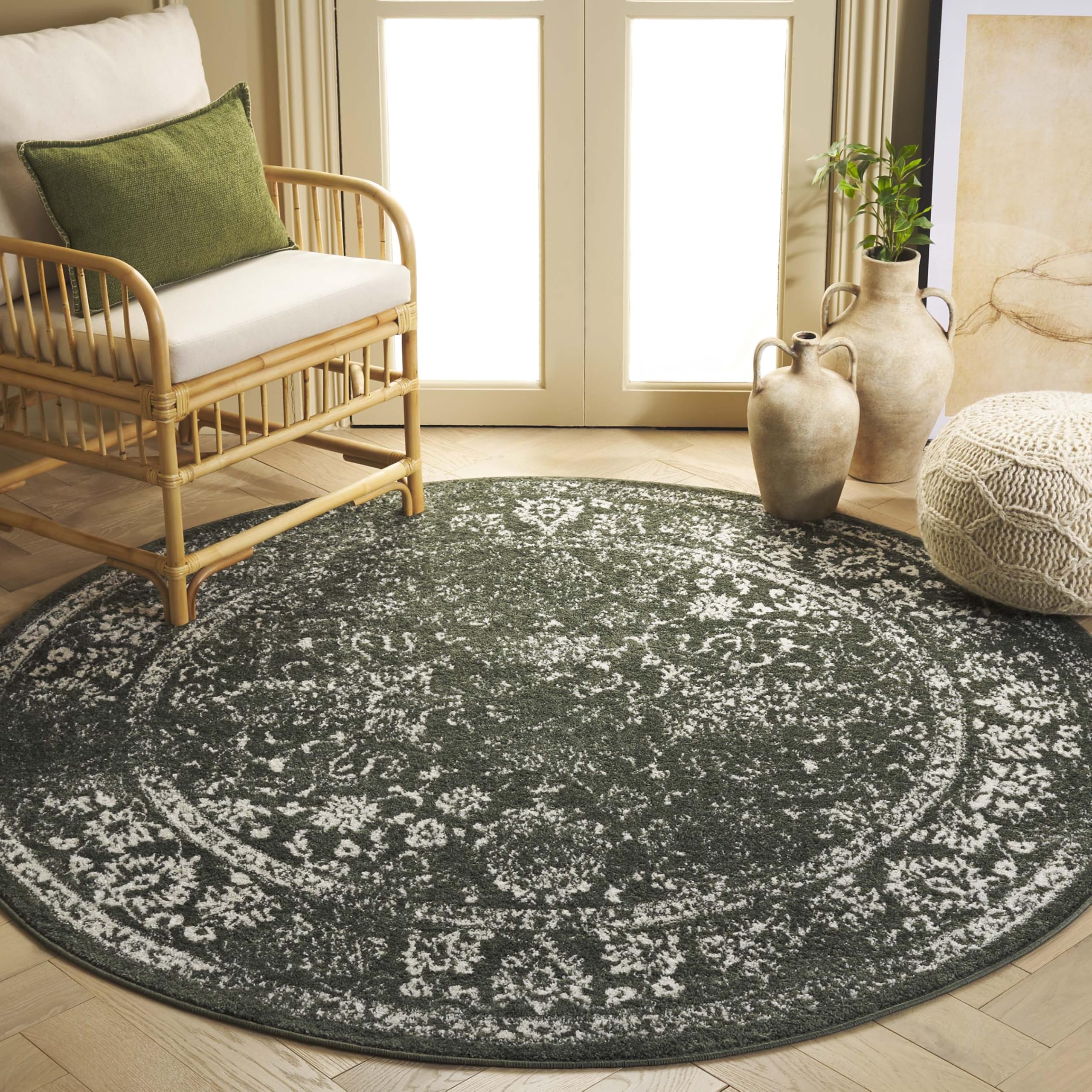 SAFAVIEH Adirondack Collection Area Rug - 4 Round, Dark Green & Ivory, Oriental Distressed Design, Non-Shedding & Easy Care, Id