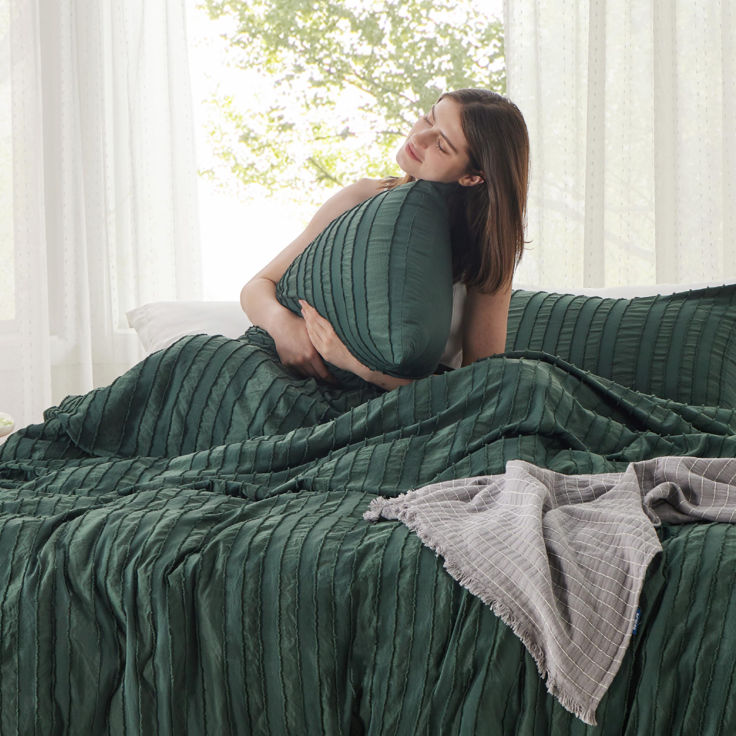 Bedsure Striped Tufted Duvet Cover Queen - Shabby Chic Duvet Cover, 3Pcs All-Season Size Boho Bedding For All Seasons, Includes 1 Queen Duvet Cover & 2 Pillowcases (Forest Green, Queen, 90'X90')