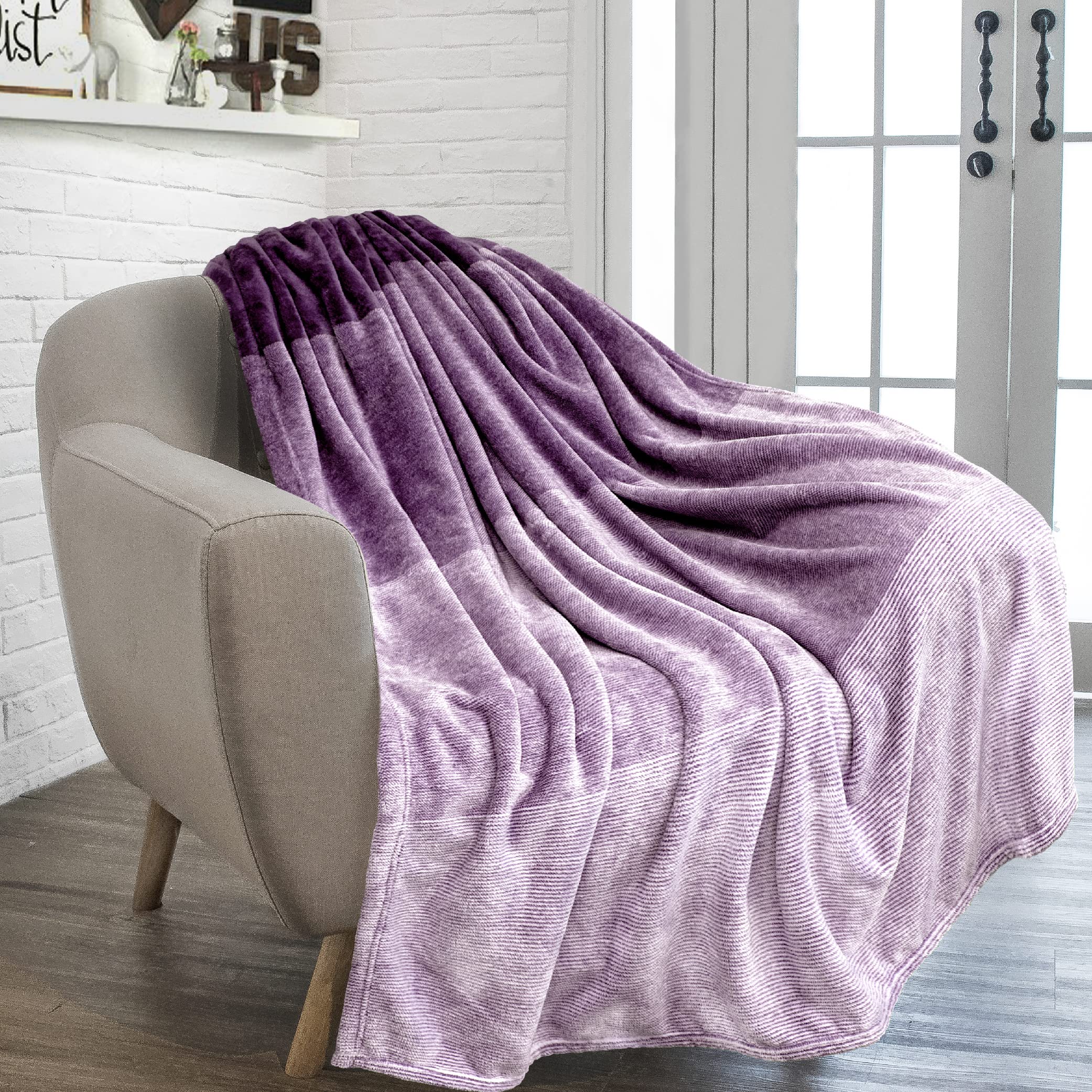 Pavilia Purple Ombre Fleece Throw Blanket For Couch, Soft Flannel Blanket For Sofa Bed Room, Plush Lightweight Light Lavender Li