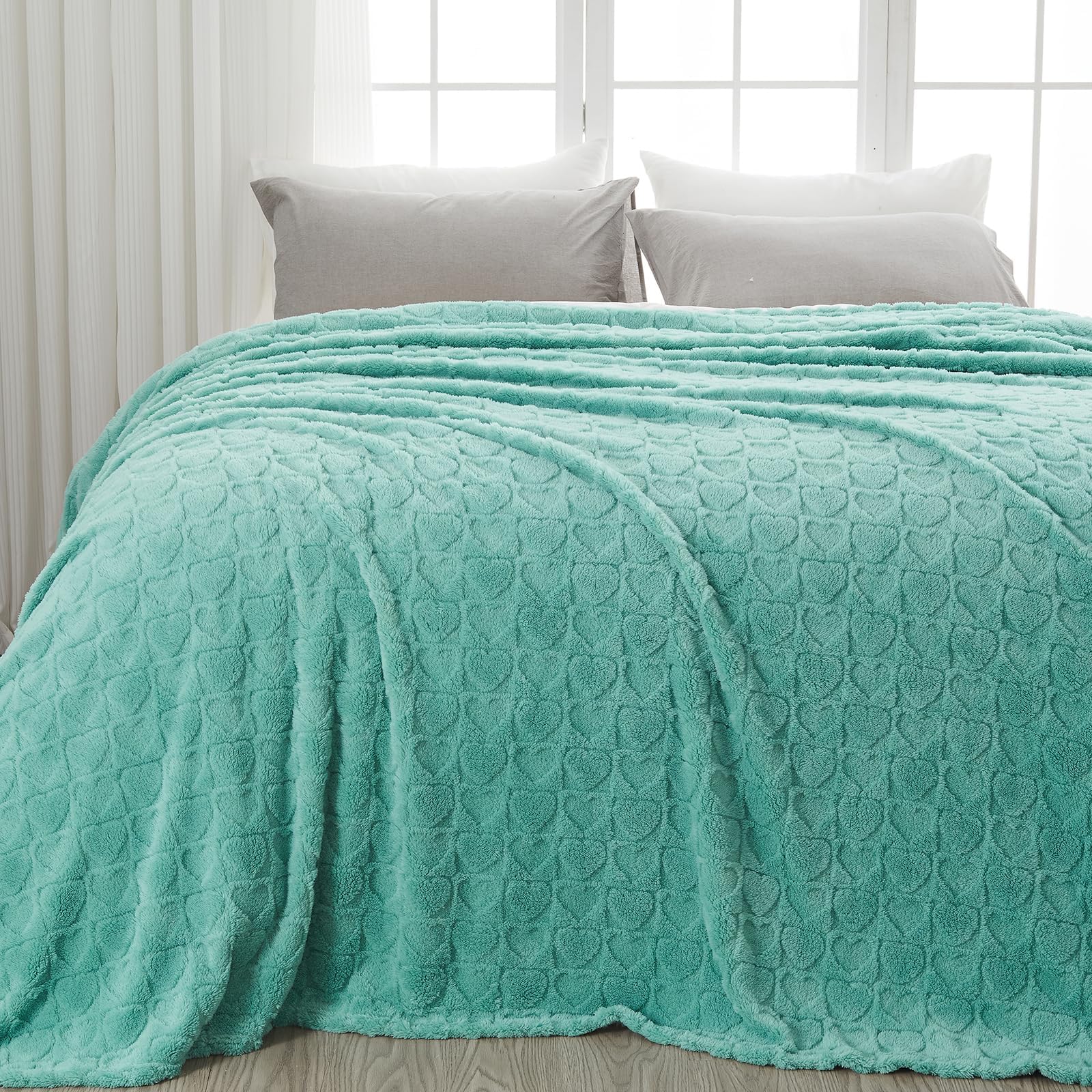 Newcosplay Super Soft Queen Blanket Sage Green Love Premium Silky Flannel Fleece 3D Heart Checkered Lightweight Bed Blanket All